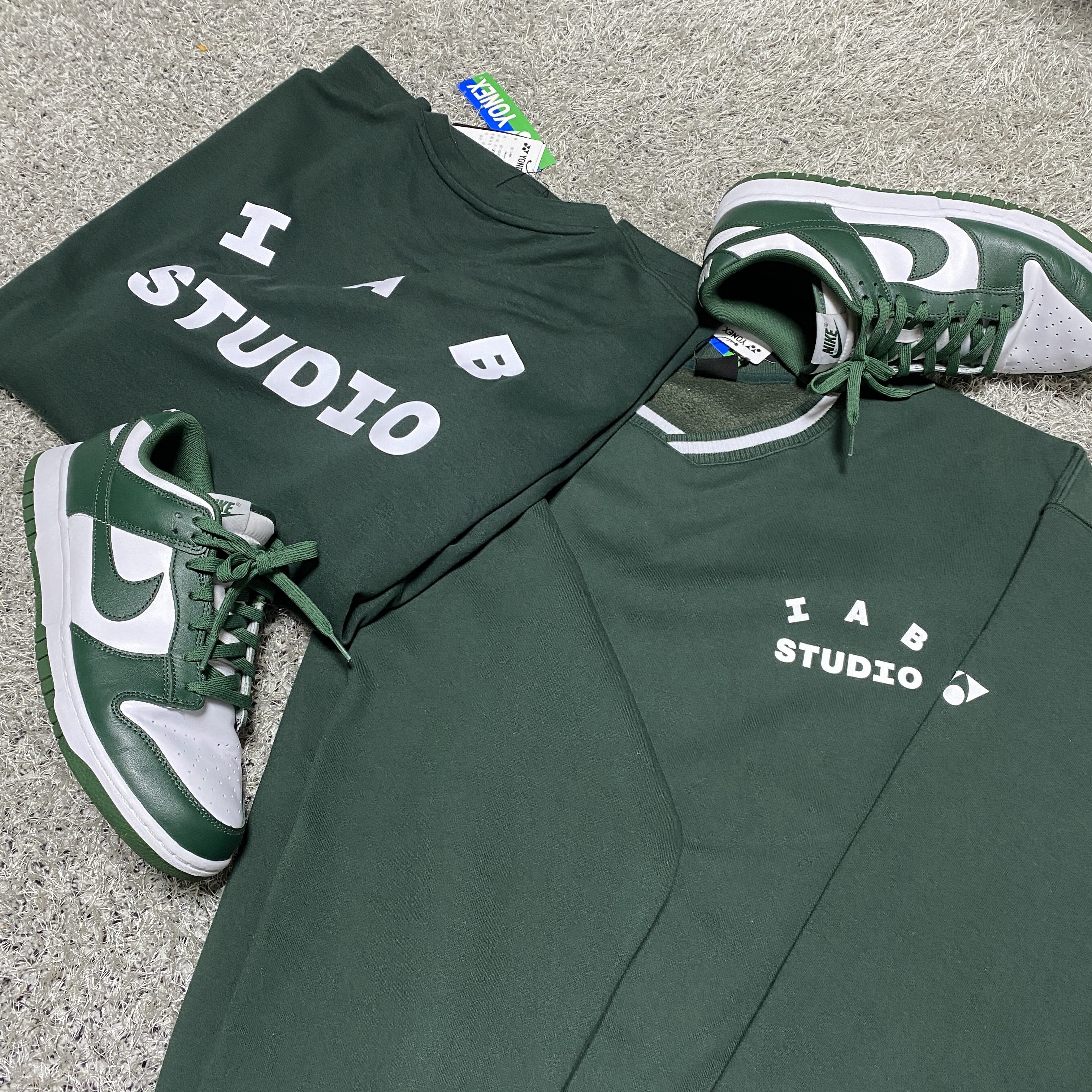 Nike Dunk Low Retro Varsity Green, IAB Studio x Yonex Sweatshirt Green 착용 스타일