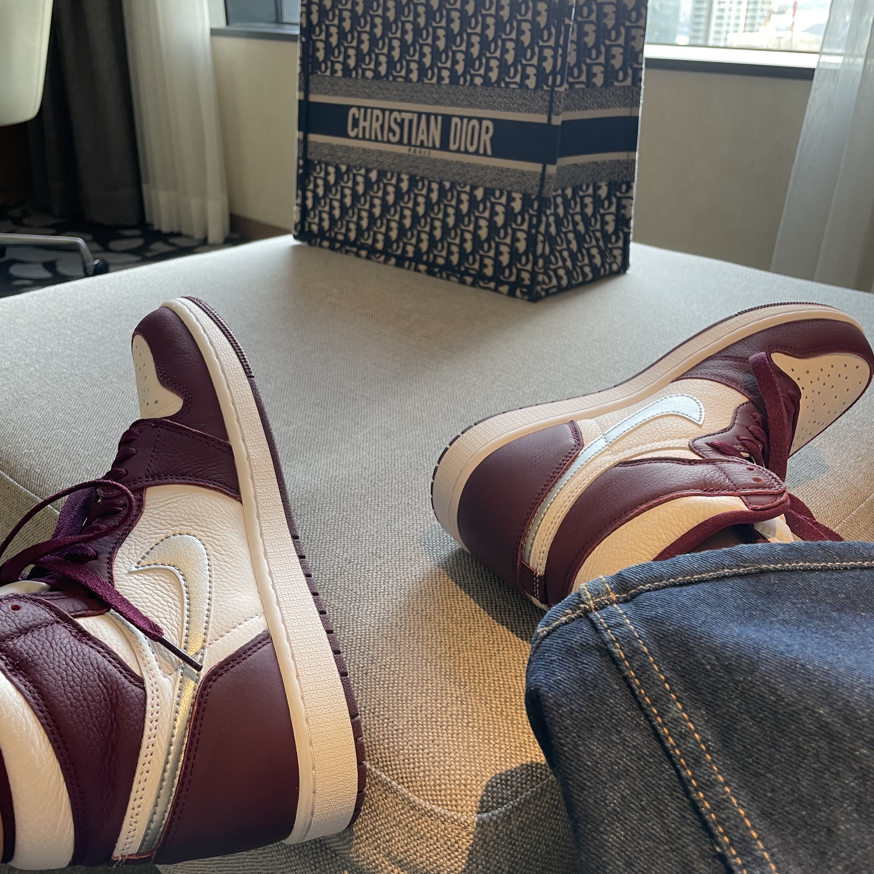Jordan 1 Retro High OG Bordeaux 착용 스타일 - 1