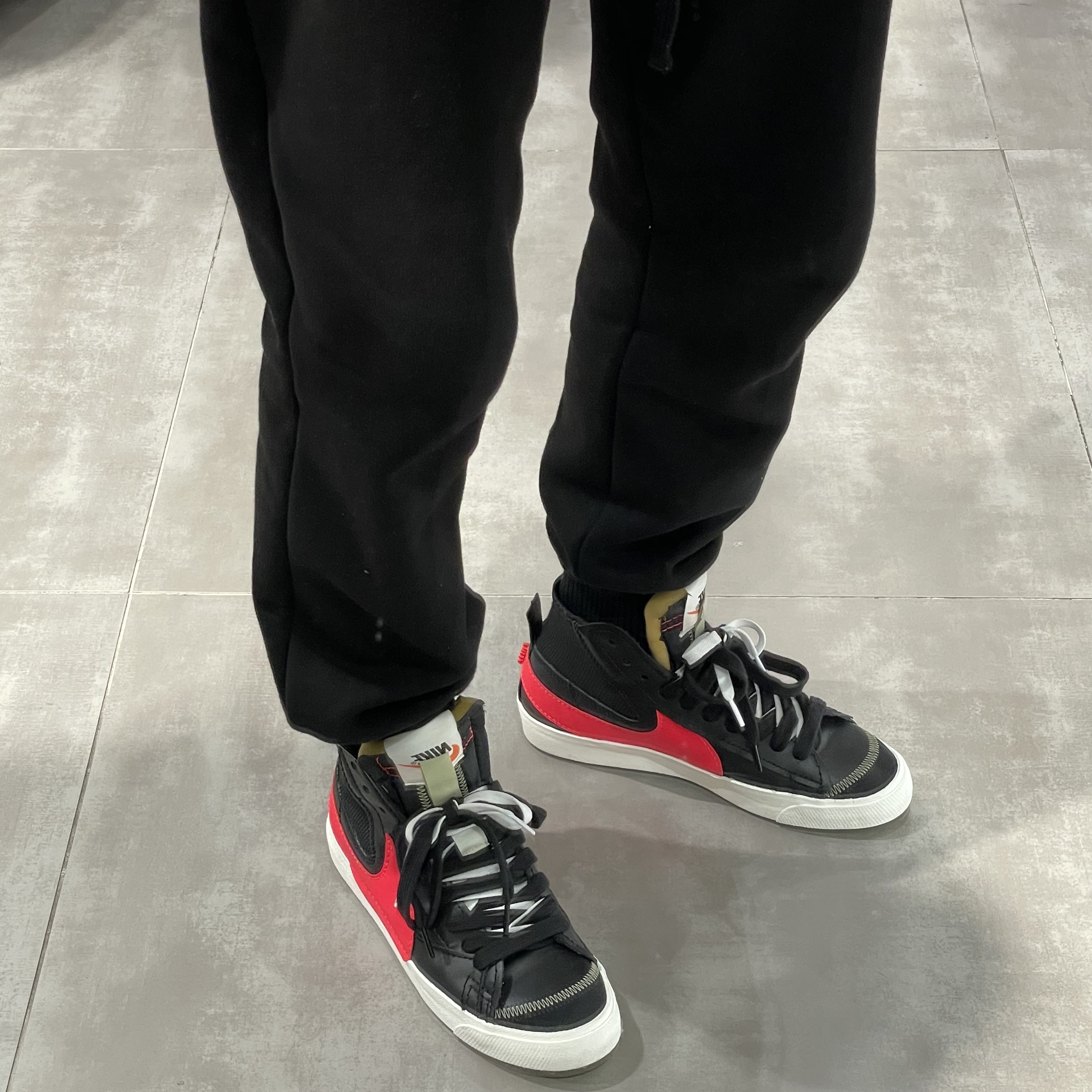 Nike Blazer Mid '77 Jumbo Black Bright Crimson 착용 스타일