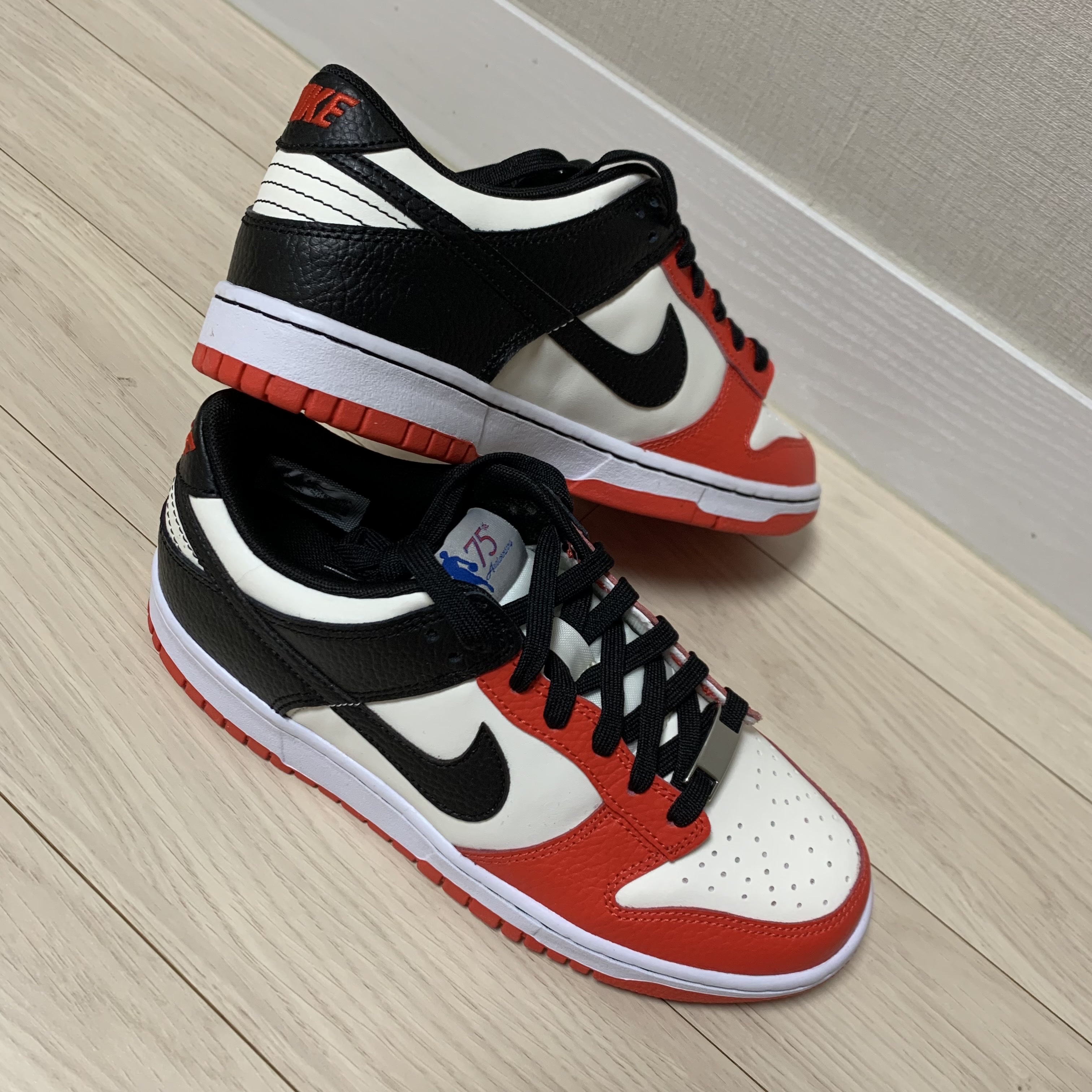 Nike x NBA Dunk Low Retro EMB Black and Chile Red 착용 스타일