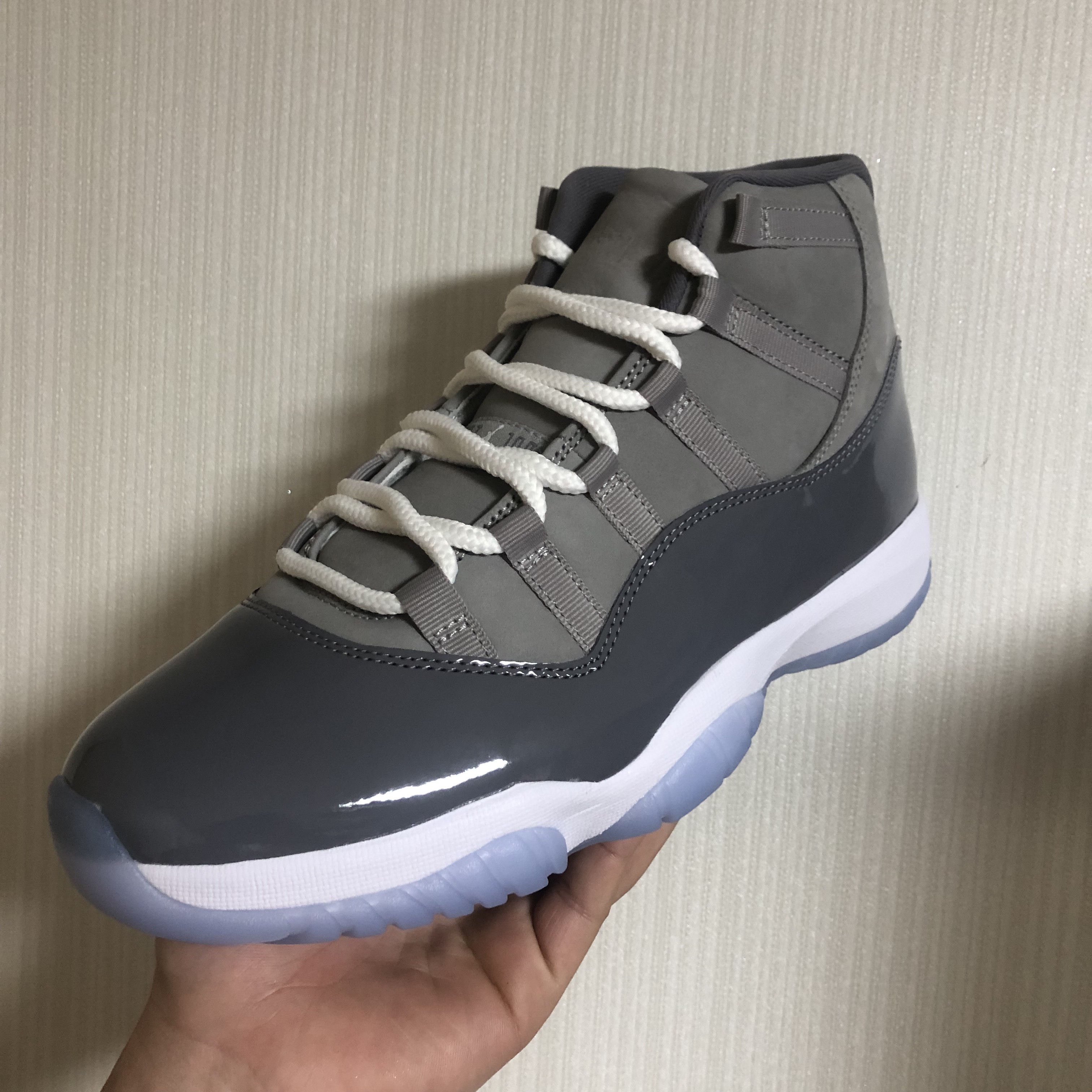 Jordan 11 Retro Cool Grey 2021, Jordan 11 Retro Low Snake Light Bone 착용 스타일 - 4