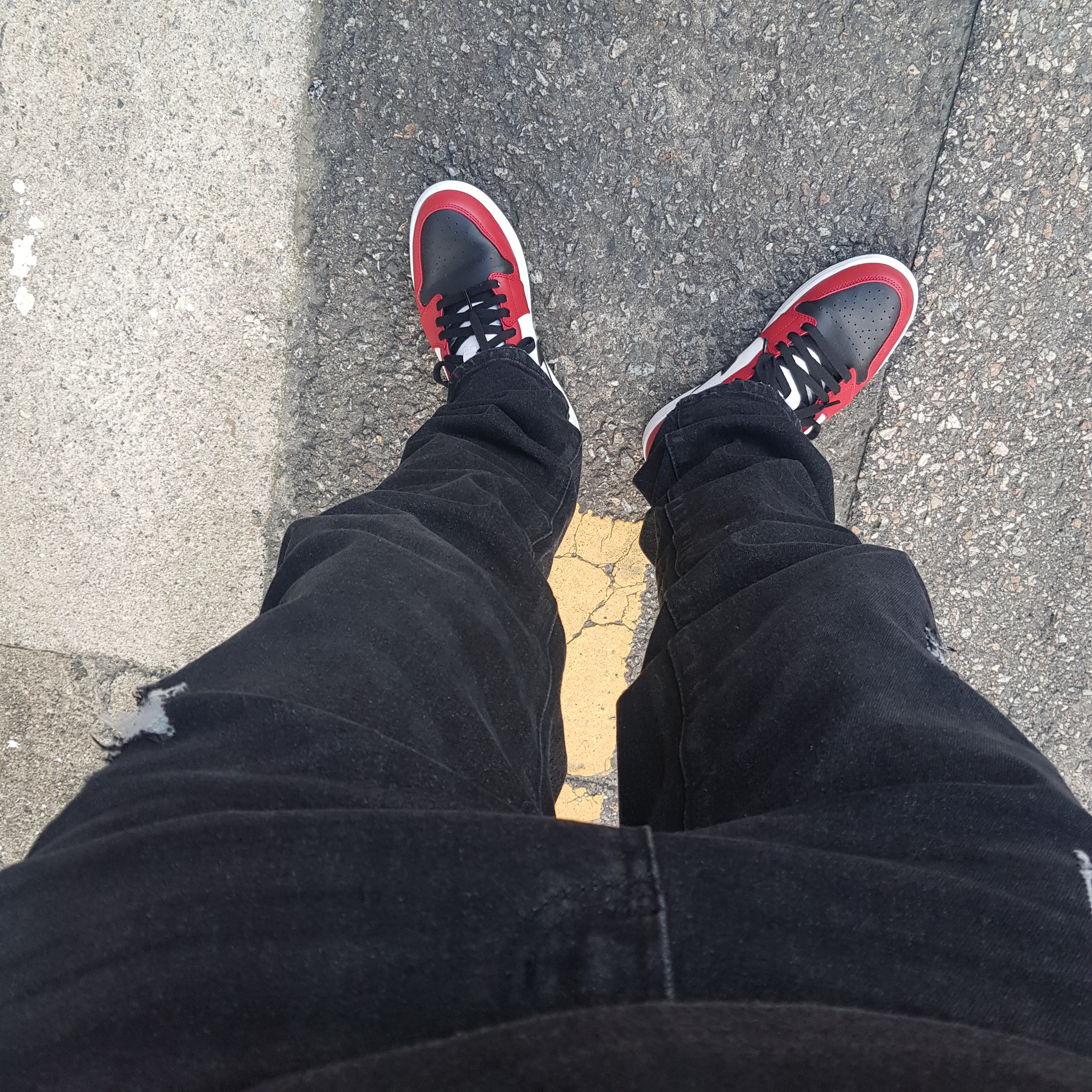 Jordan 1 Mid Chicago Black Toe 착용 스타일 - 4