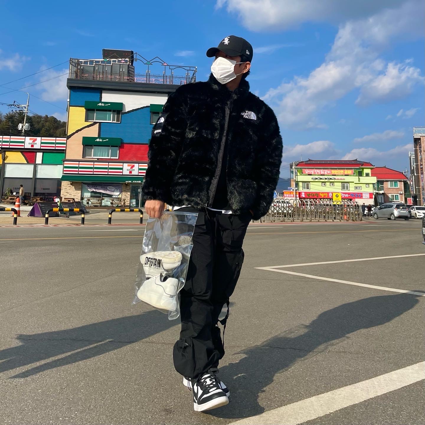Supreme x The North Face Faux Fur Nuptse Jacket Black - 20FW, Nike x Ambush Dunk High Black 착용 스타일