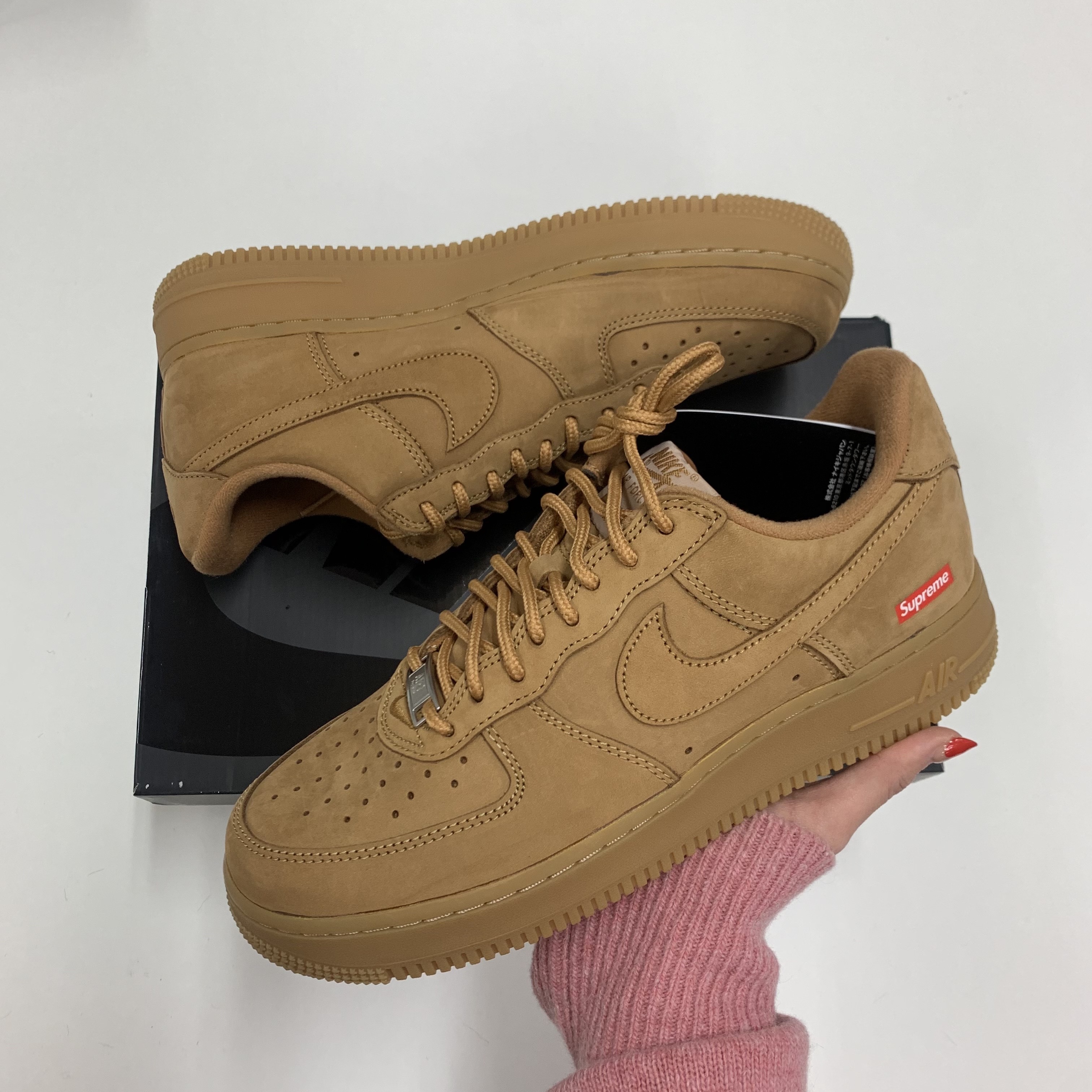Nike x Supreme Air Force 1 Low Flax 착용 스타일 - 1