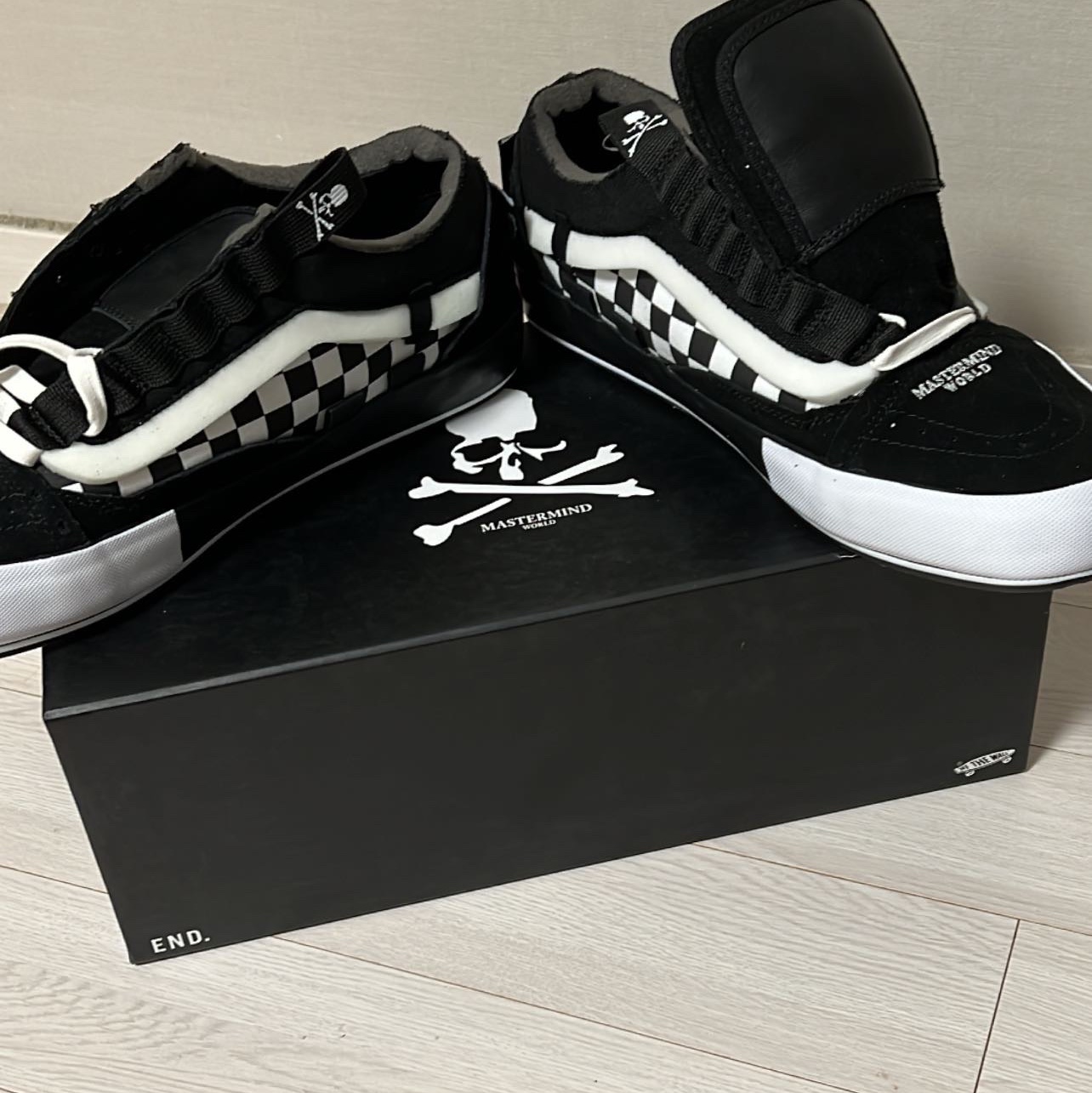 Vans Vault x Mastermind x END. Old Skool Cap LX Black 착용 스타일