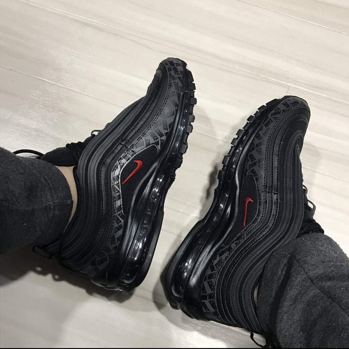 Nike Air Max 97 All Over Print Black Red 착용 스타일