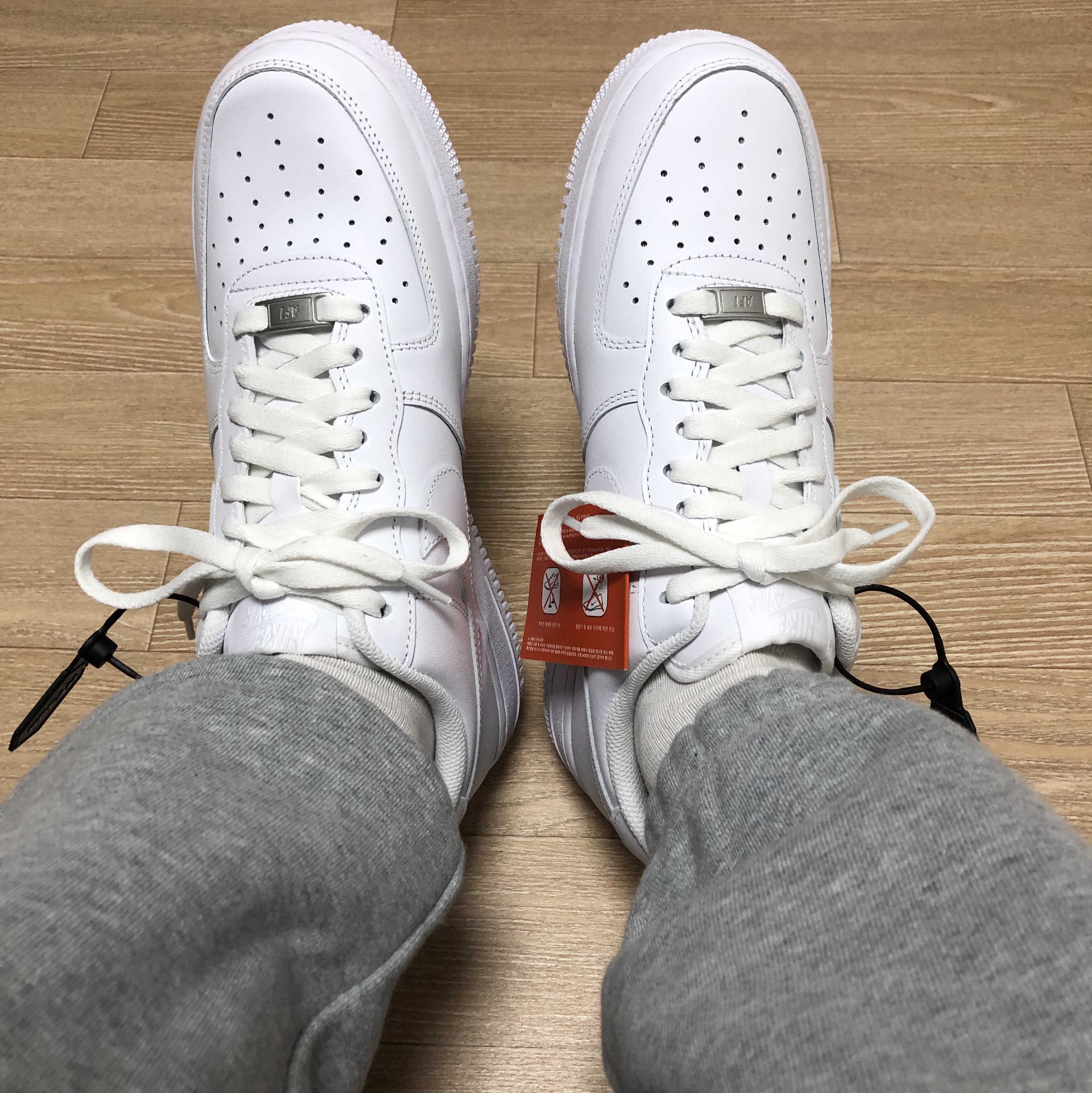 Nike Air Force 1 '07 Low White 착용 스타일 - 1