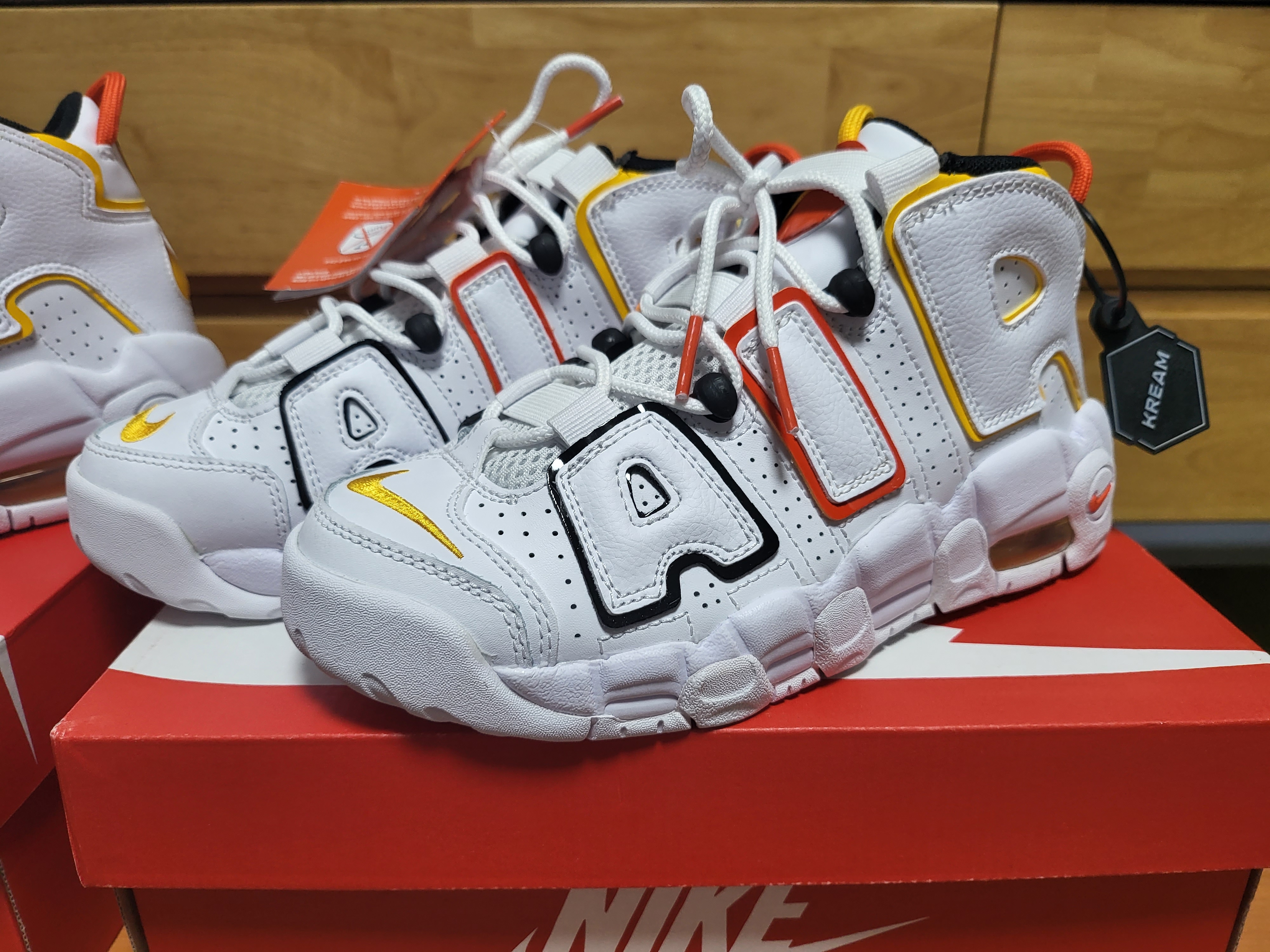 Nike Air More Uptempo Rayguns, (GS) Nike Air More Uptempo Rayguns 착용 스타일 - 5