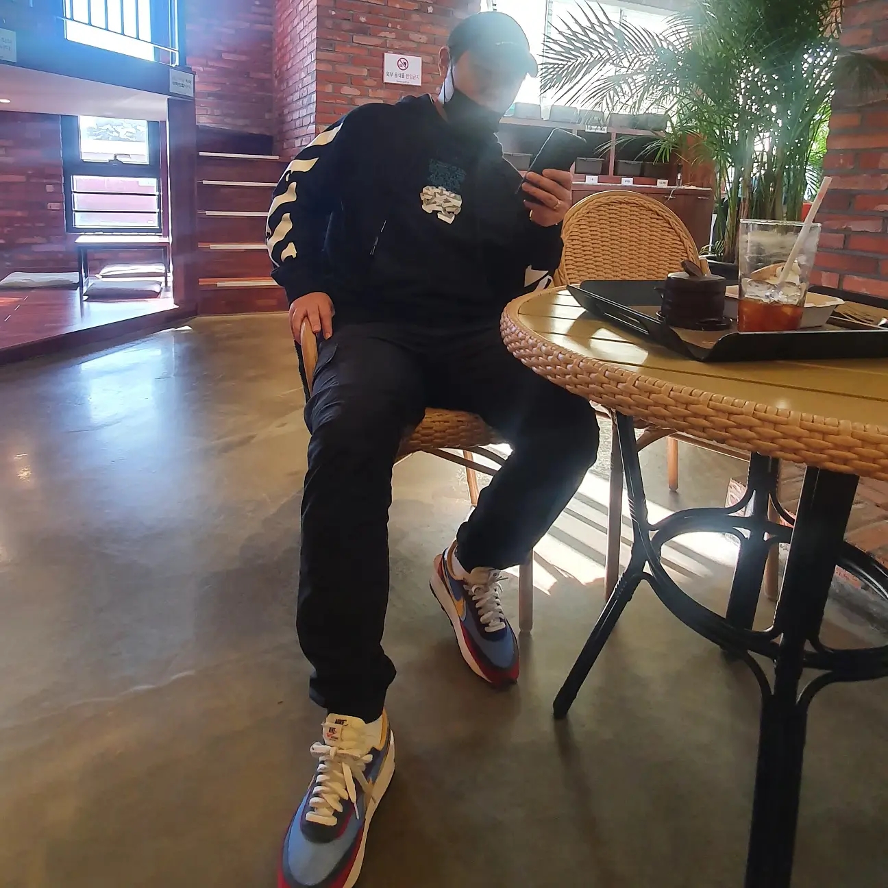 Nike x Sacai LDWaffle Blue Multi 착용 스타일