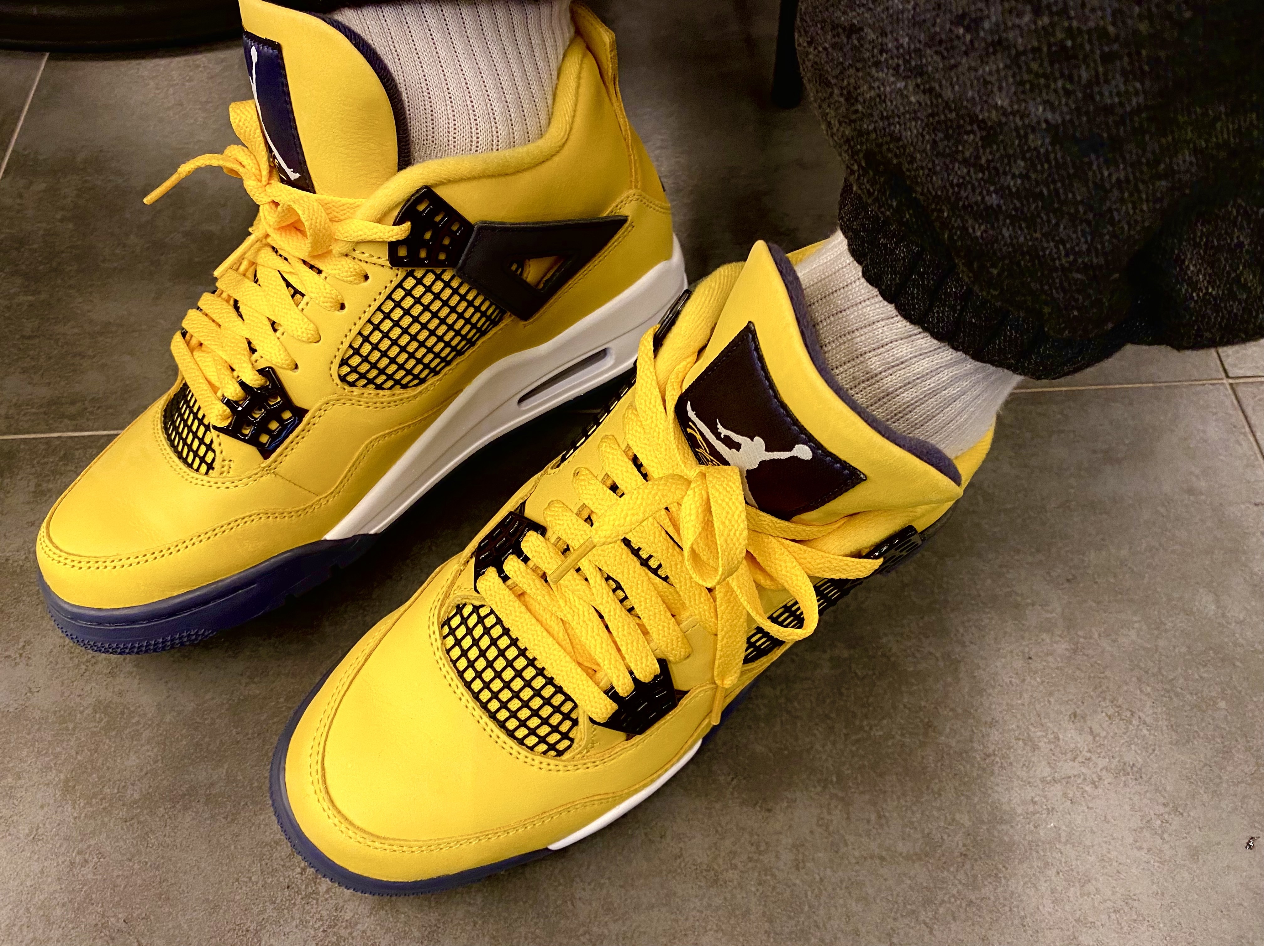 Jordan 4 Retro Tour Yellow 착용 스타일