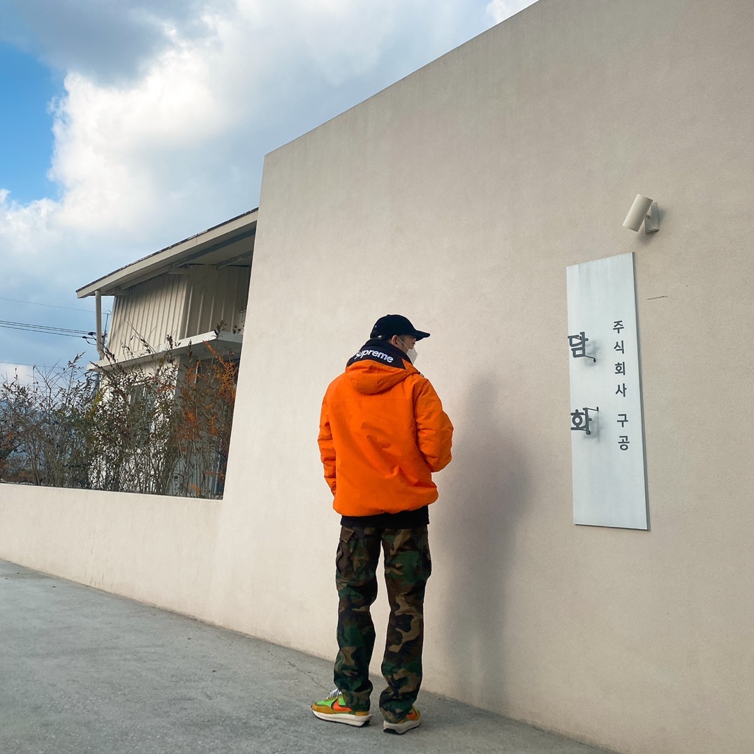 Nike x Sacai LDWaffle Green Multi, Supreme Fine Wale Corduroy S Logo 6-Panel Black - 21SS 착용 스타일