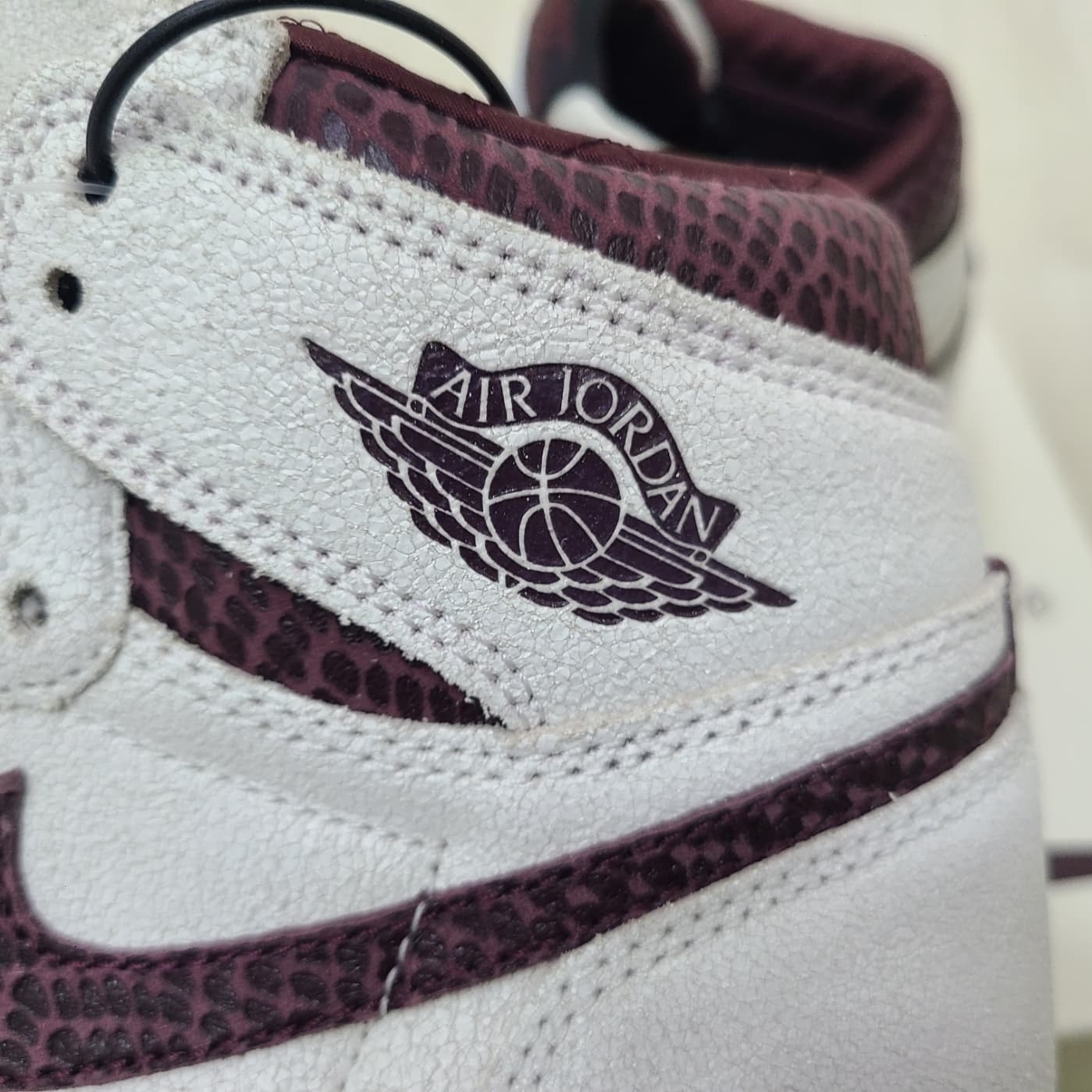 Jordan 1 x A Ma Maniere Retro High OG SP Sail and Burgundy, (TD) Jordan 1 x A Ma Maniere Retro High OG SP Burgundy and Sail 착용 스타일 - 4