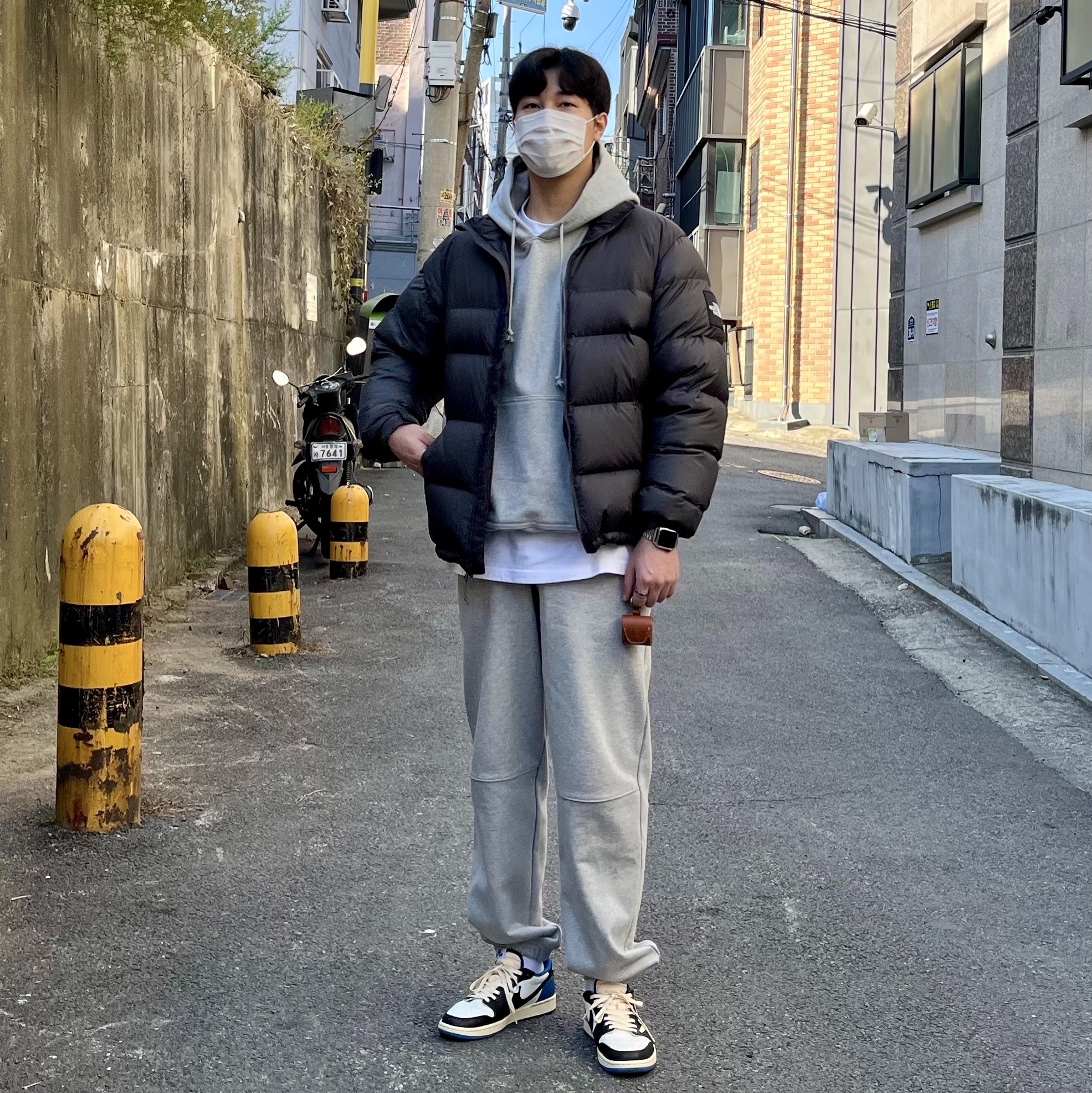 Jordan 1 x Travis Scott x Fragment Retro Low OG SP Military Blue 착용 스타일