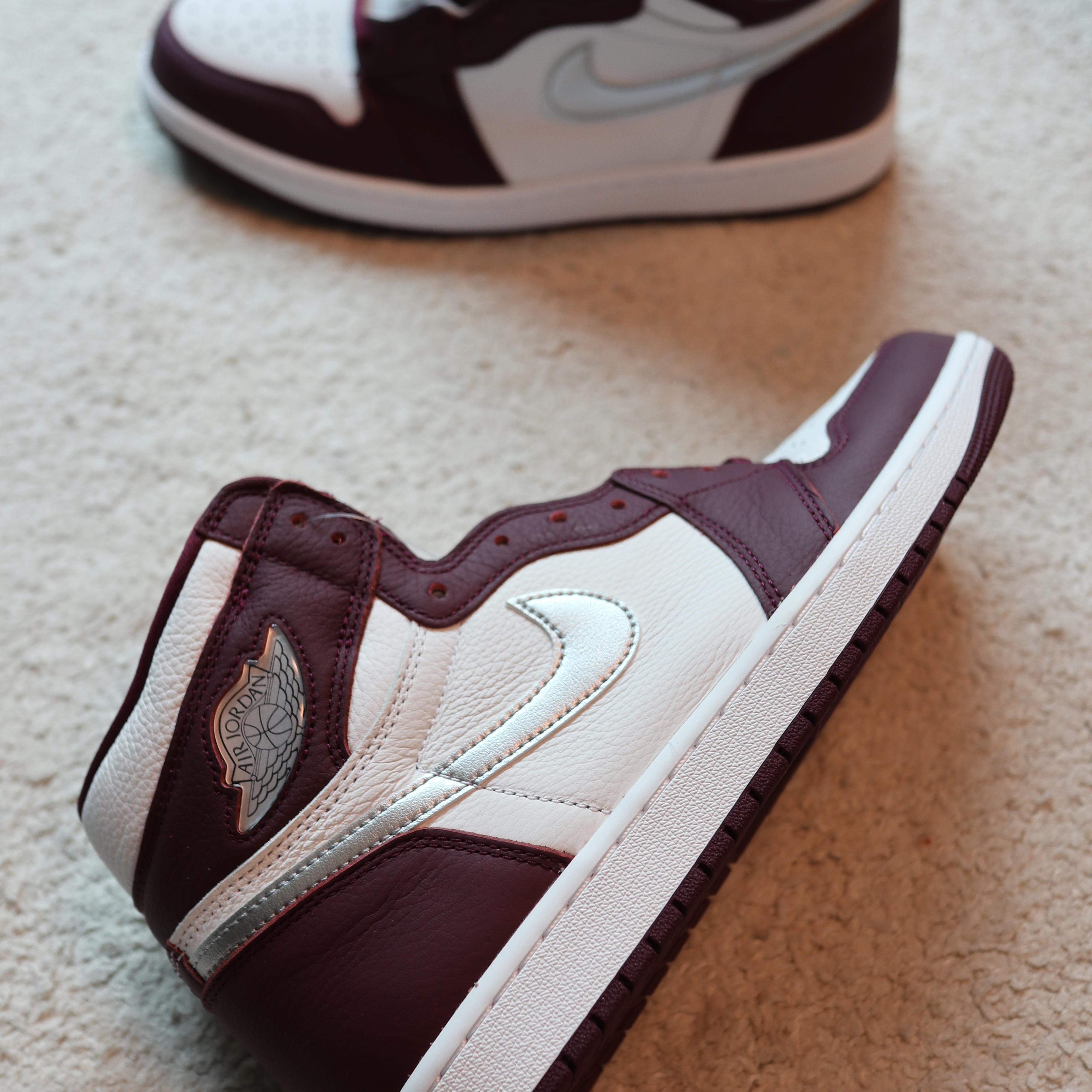 Jordan 1 Retro High OG Bordeaux 착용 스타일 - 3
