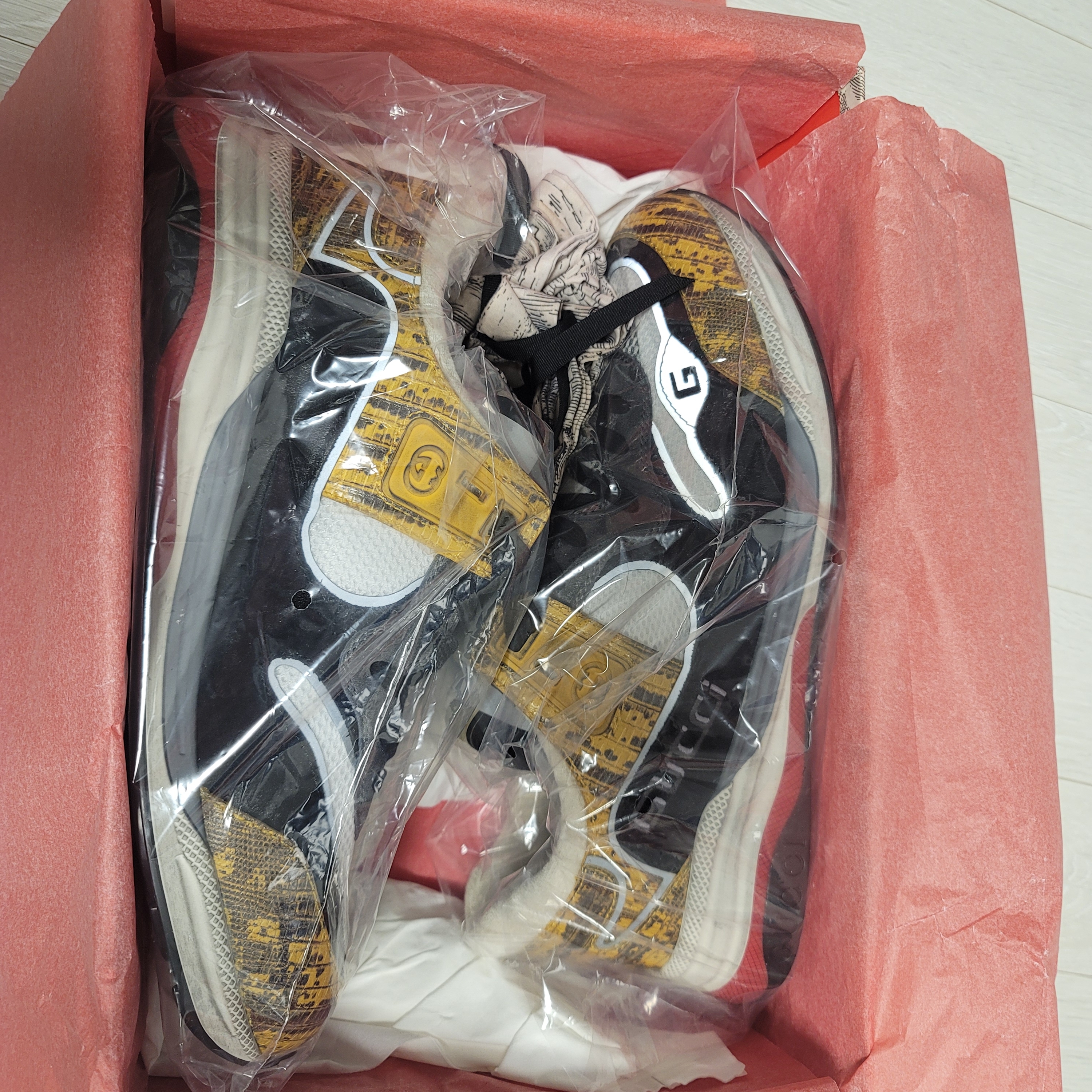 Gucci Ultrapace Yellow Tejus Printed 착용 스타일 - 3