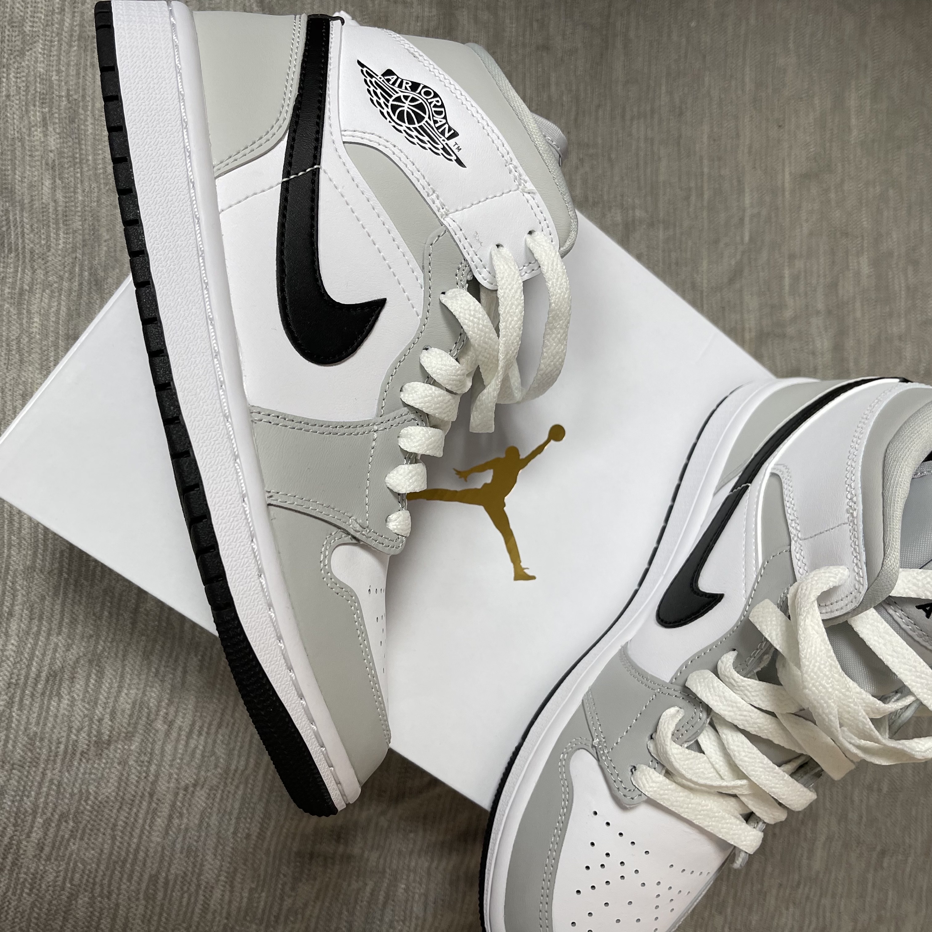 (W) Jordan 1 Mid Grey Fog 착용 스타일