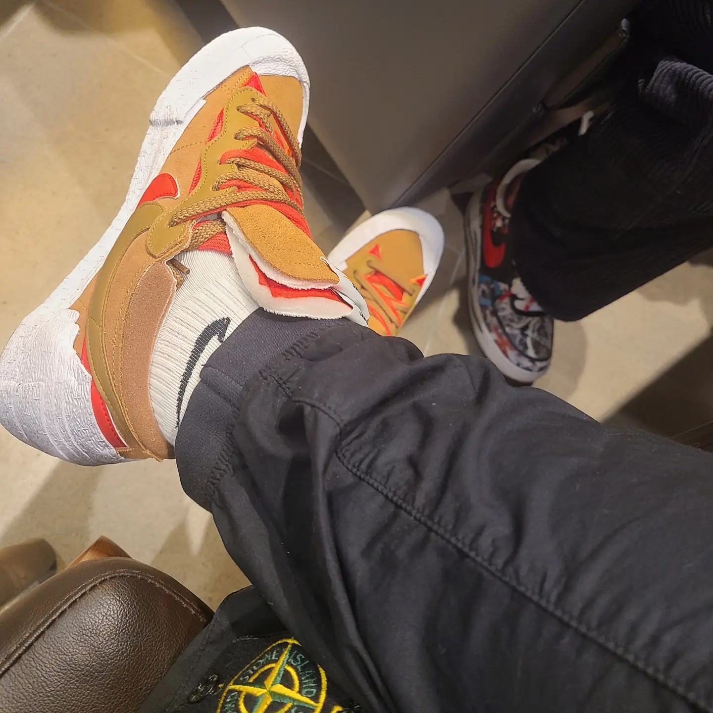 Nike x Sacai Blazer Low British Tan, Nike x Peaceminusone Air Force 1 Low Para-Noise 착용 스타일