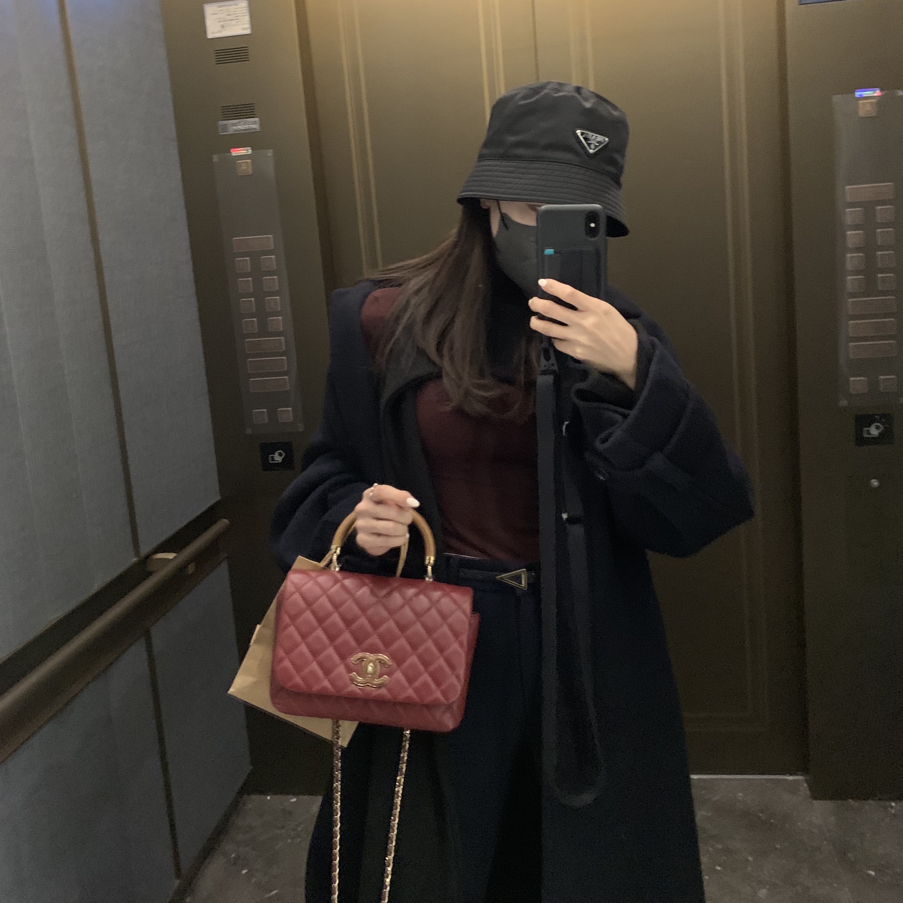 Prada Re-Nylon Bucket Hat Black 착용 스타일 - 2