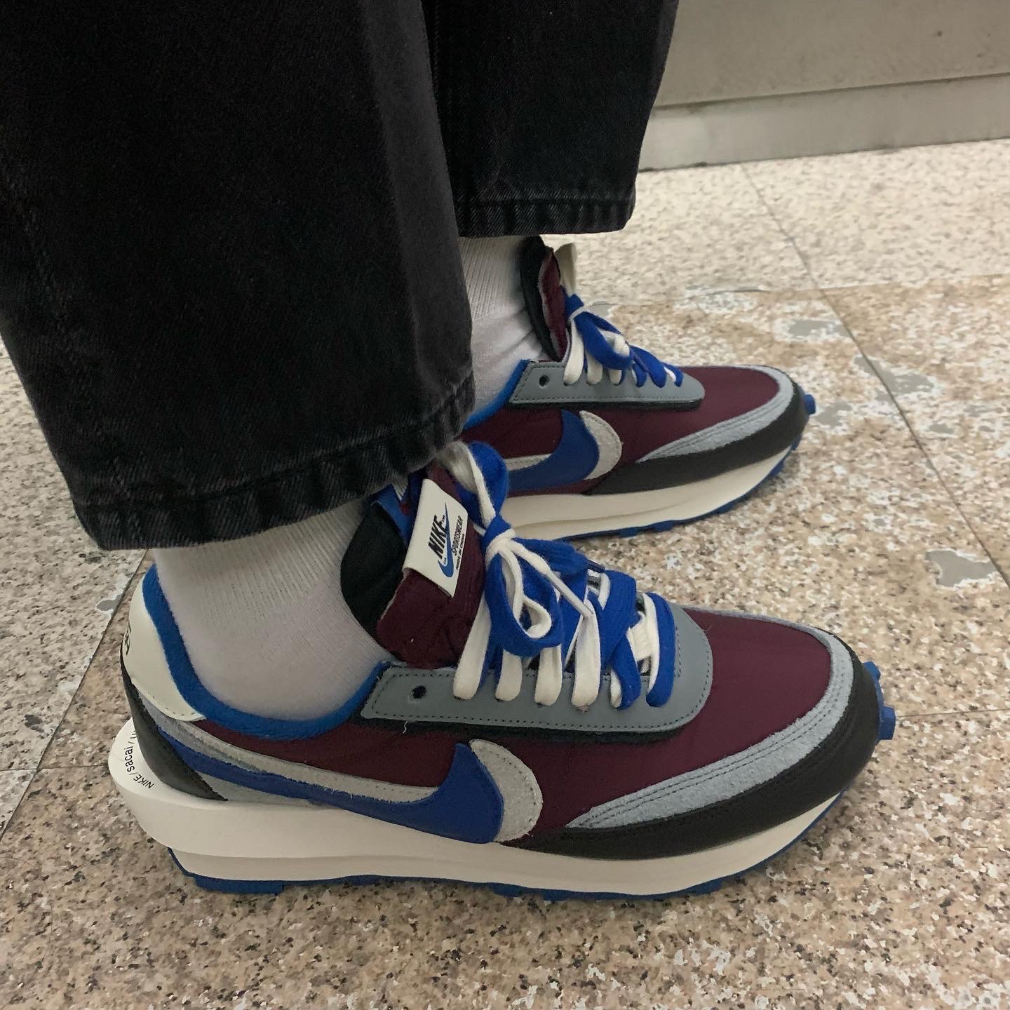 Nike x Sacai x Undercover LDWaffle Night Maroon Team Royal 착용 스타일 - 1