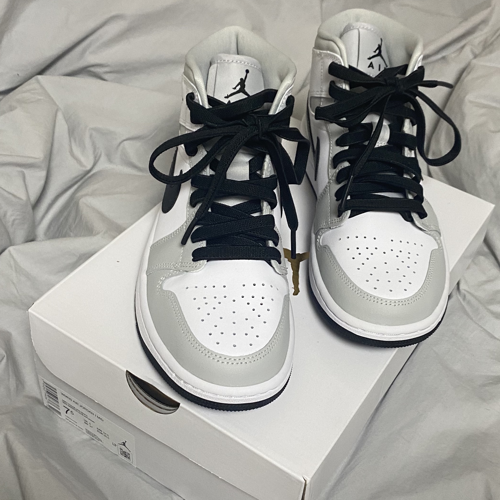 (W) Jordan 1 Mid Grey Fog 착용 스타일