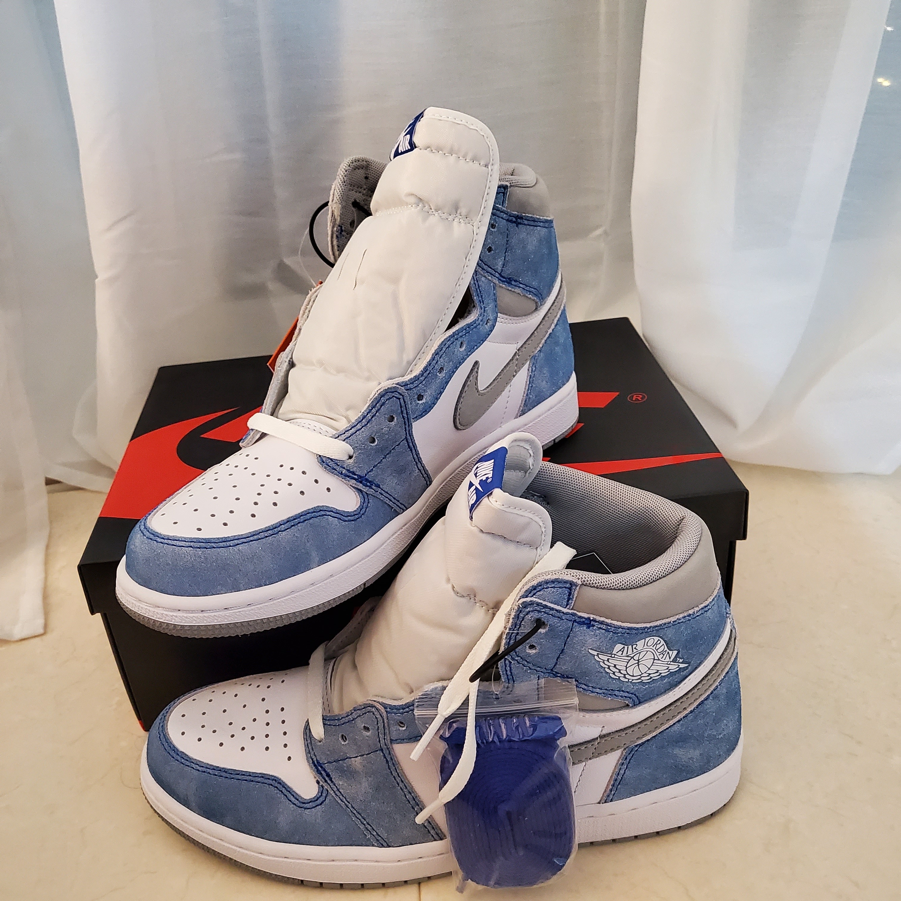 Jordan 1 Retro High OG Hyper Royal 착용 스타일 - 1