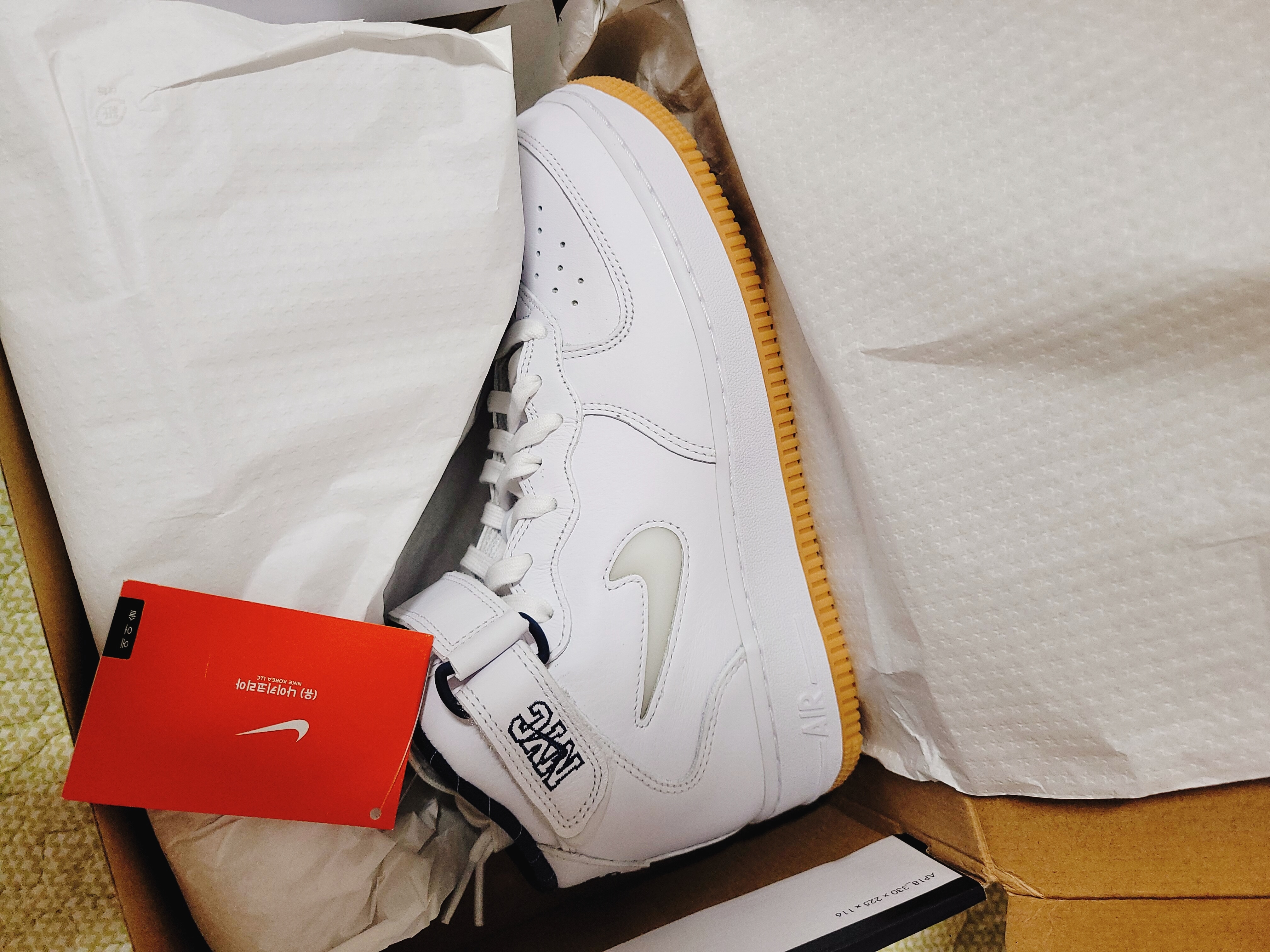 Nike Air Force 1 Mid QS NYC White Midnight Navy 착용 스타일 - 1