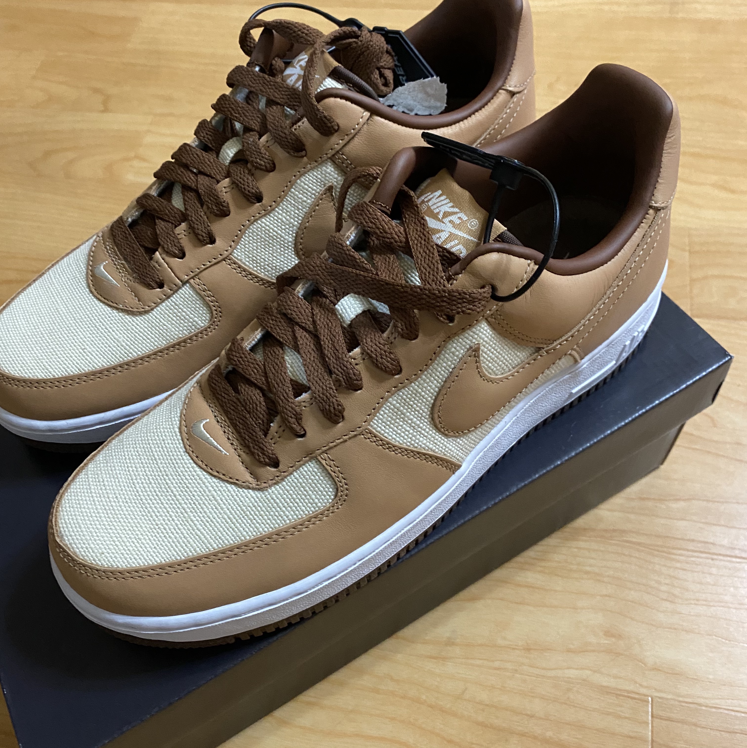 Nike Air Force 1 Low QS Acorn 2021 착용 스타일 - 1