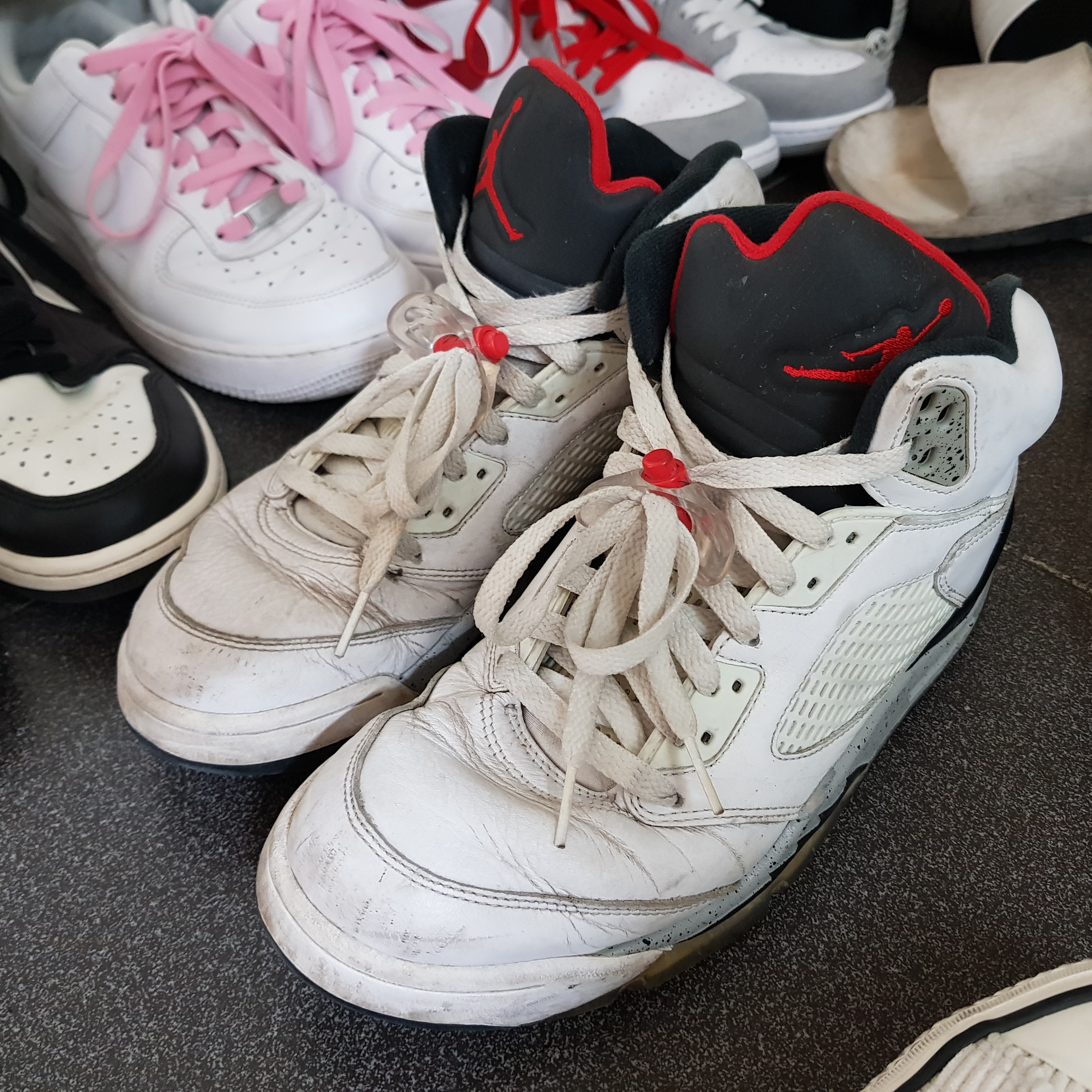 Jordan 5 Retro White Cement 착용 스타일 - 2