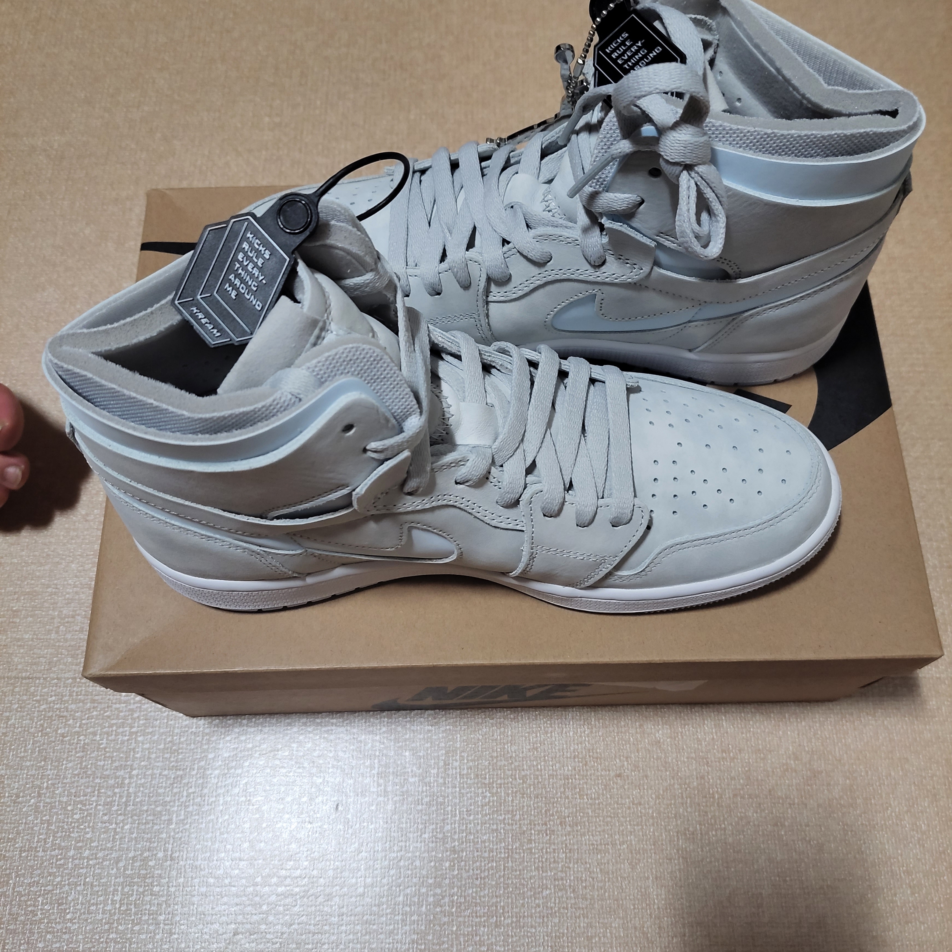 (W) Jordan 1 Zoom Air CMFT Grey Fog and Celestine Blue 착용 스타일 - 2