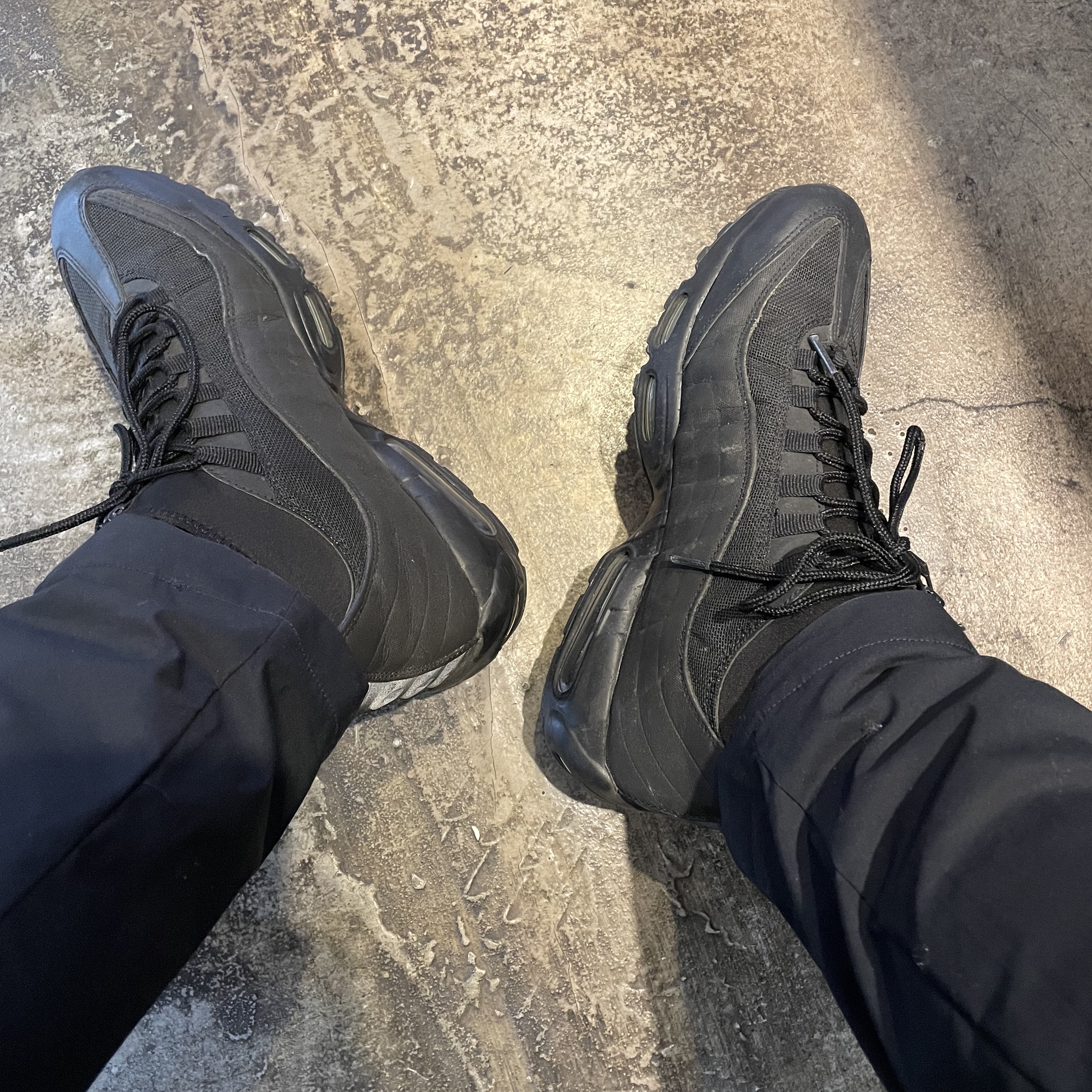 Nike Air Max 95 Sneakerboot Triple Black 착용 스타일