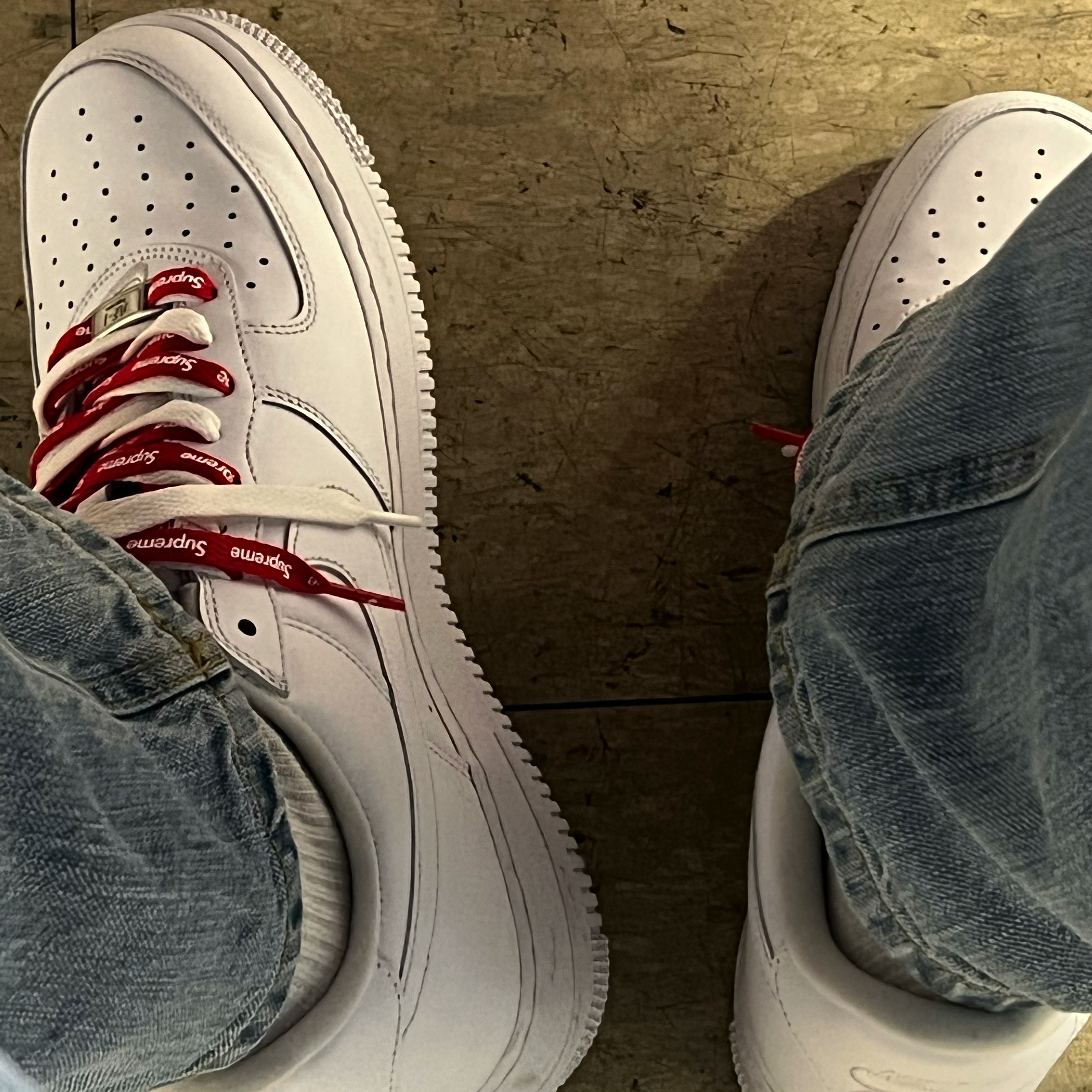 Nike x Supreme Air Force 1 Low White 착용 스타일