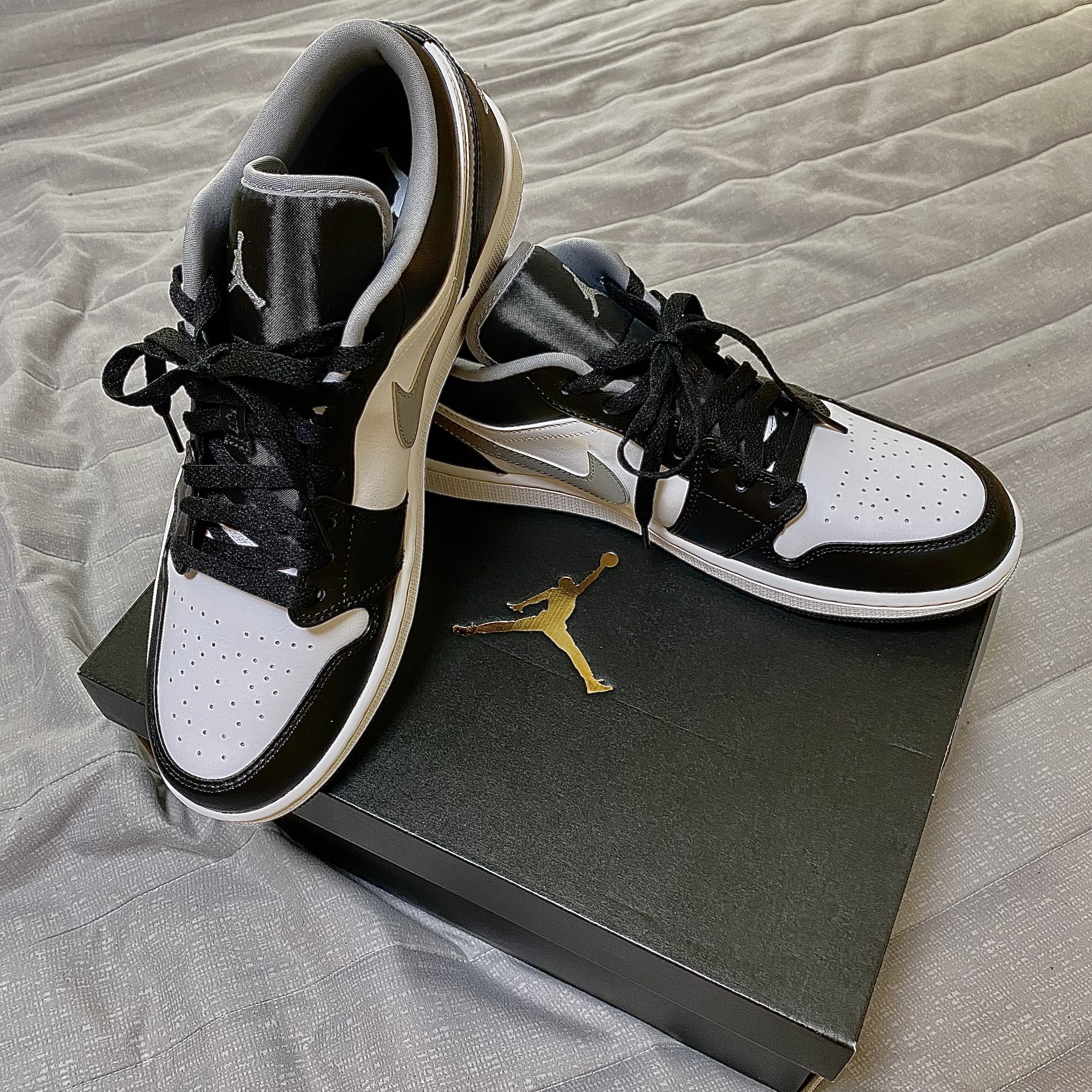 Jordan 1 Low Black Particle Grey 착용 스타일 - 2