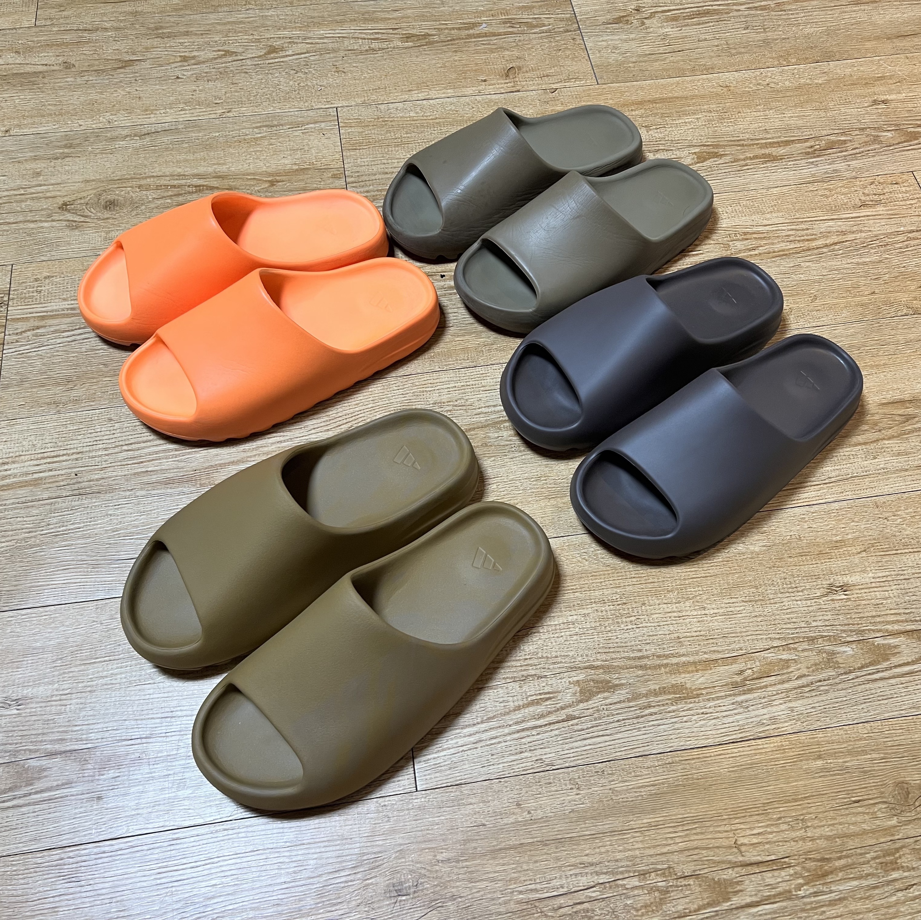 Adidas Yeezy Slide Enflame Orange, Adidas Yeezy Slide Ochre 착용 스타일