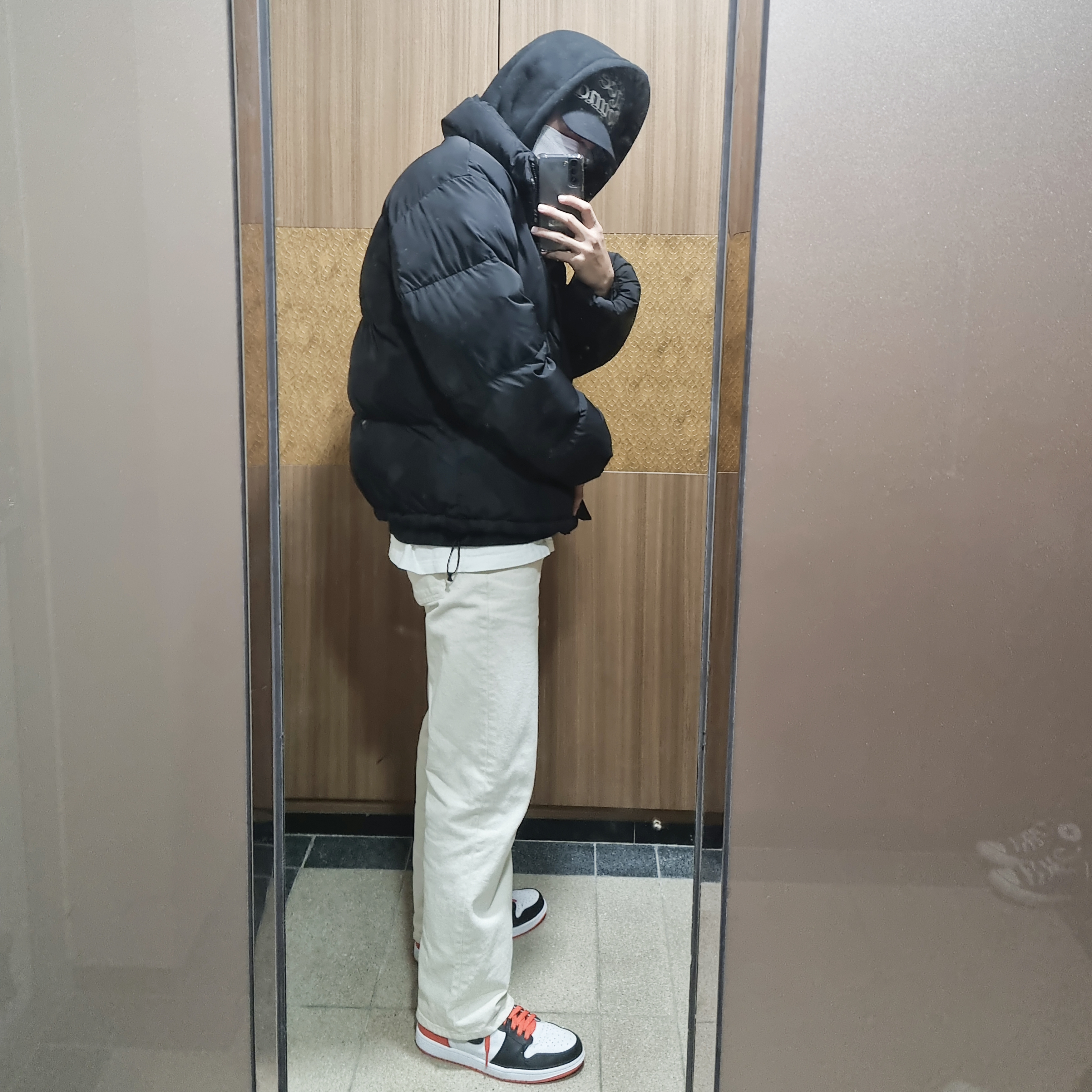 Jordan 1 Retro High OG Electro Orange 착용 스타일 - 2