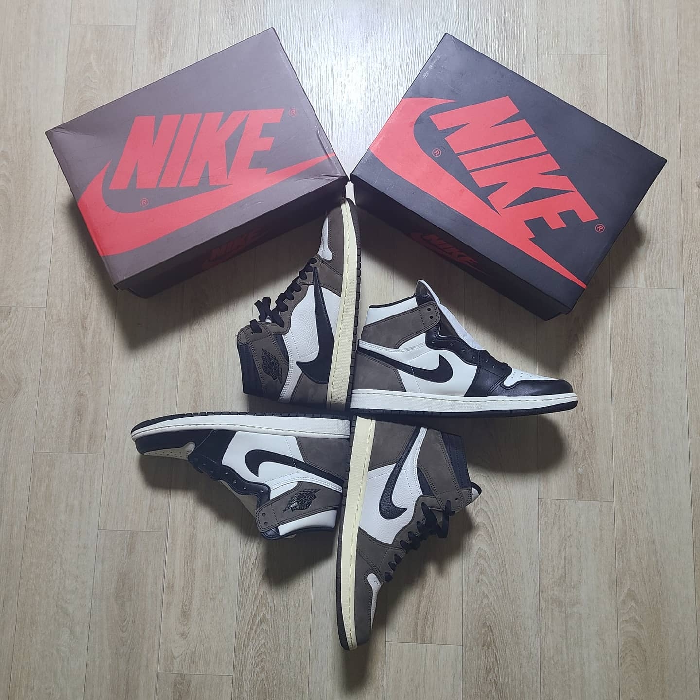 Jordan 1 Retro High OG Black Mocha, Jordan 1 x Travis Scott Retro High OG SP Mocha 착용 스타일