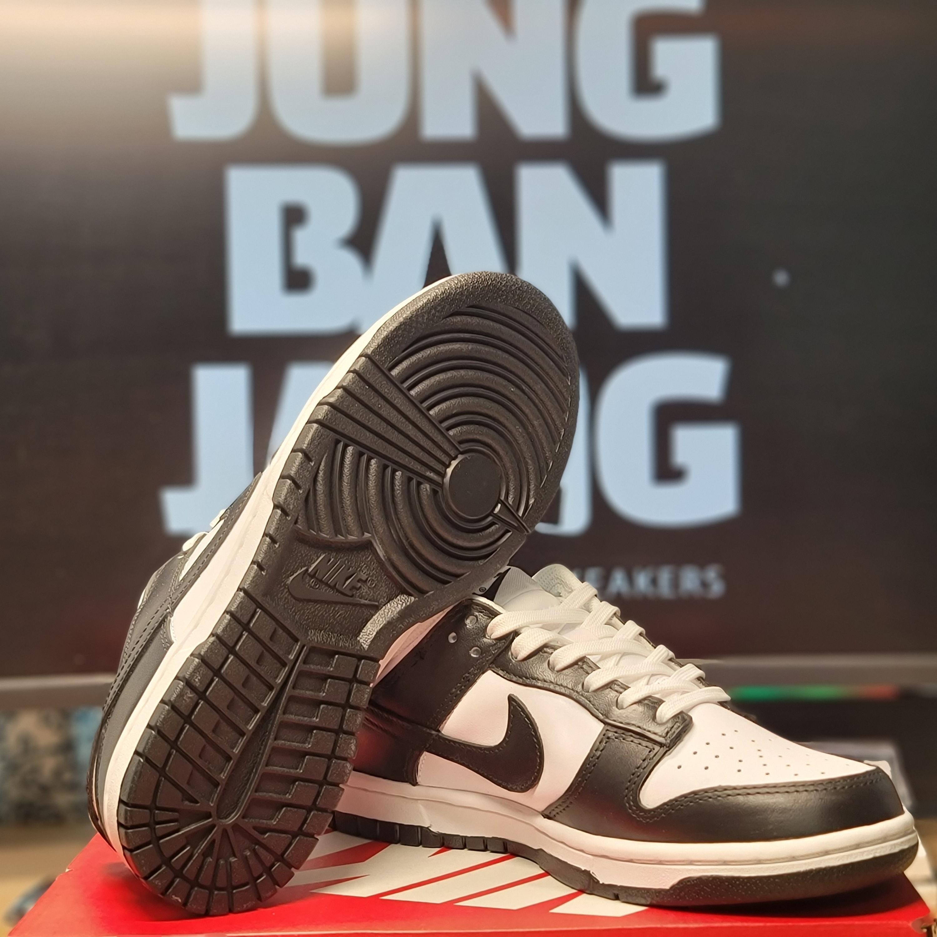 (W) Nike Dunk Low Triple White 착용 스타일 - 1