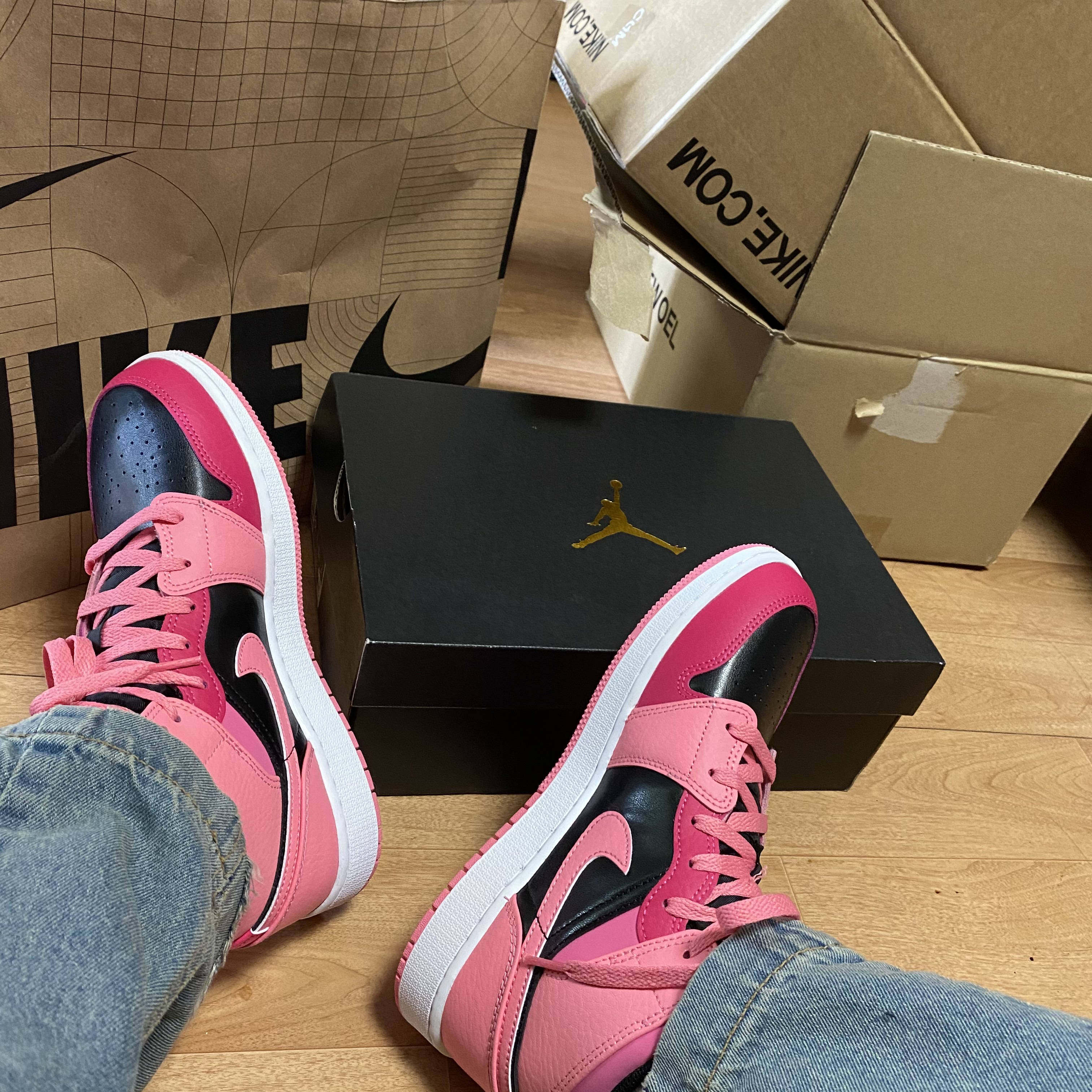 (GS) Jordan 1 Mid Coral Chalk 착용 스타일