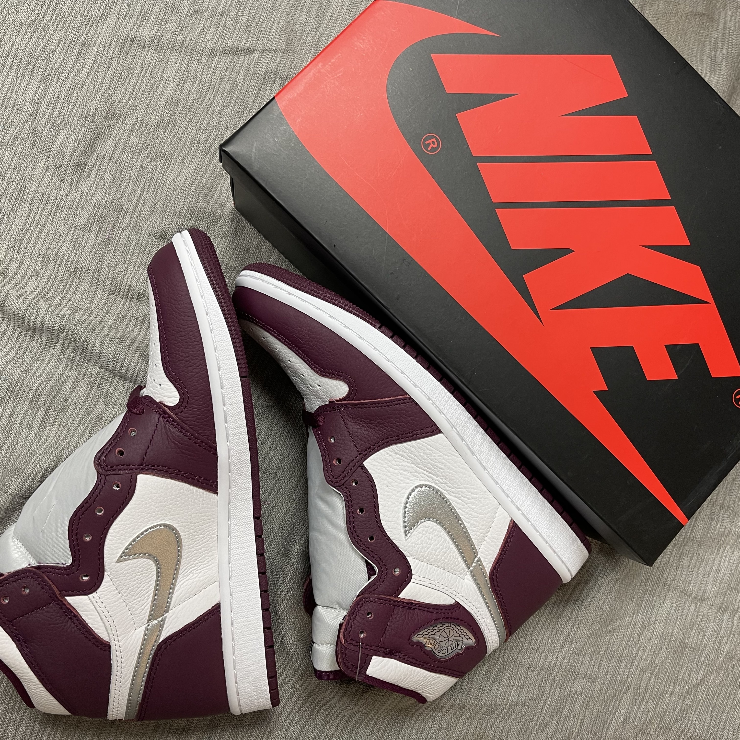 Jordan 1 Retro High OG Bordeaux 착용 스타일 - 4