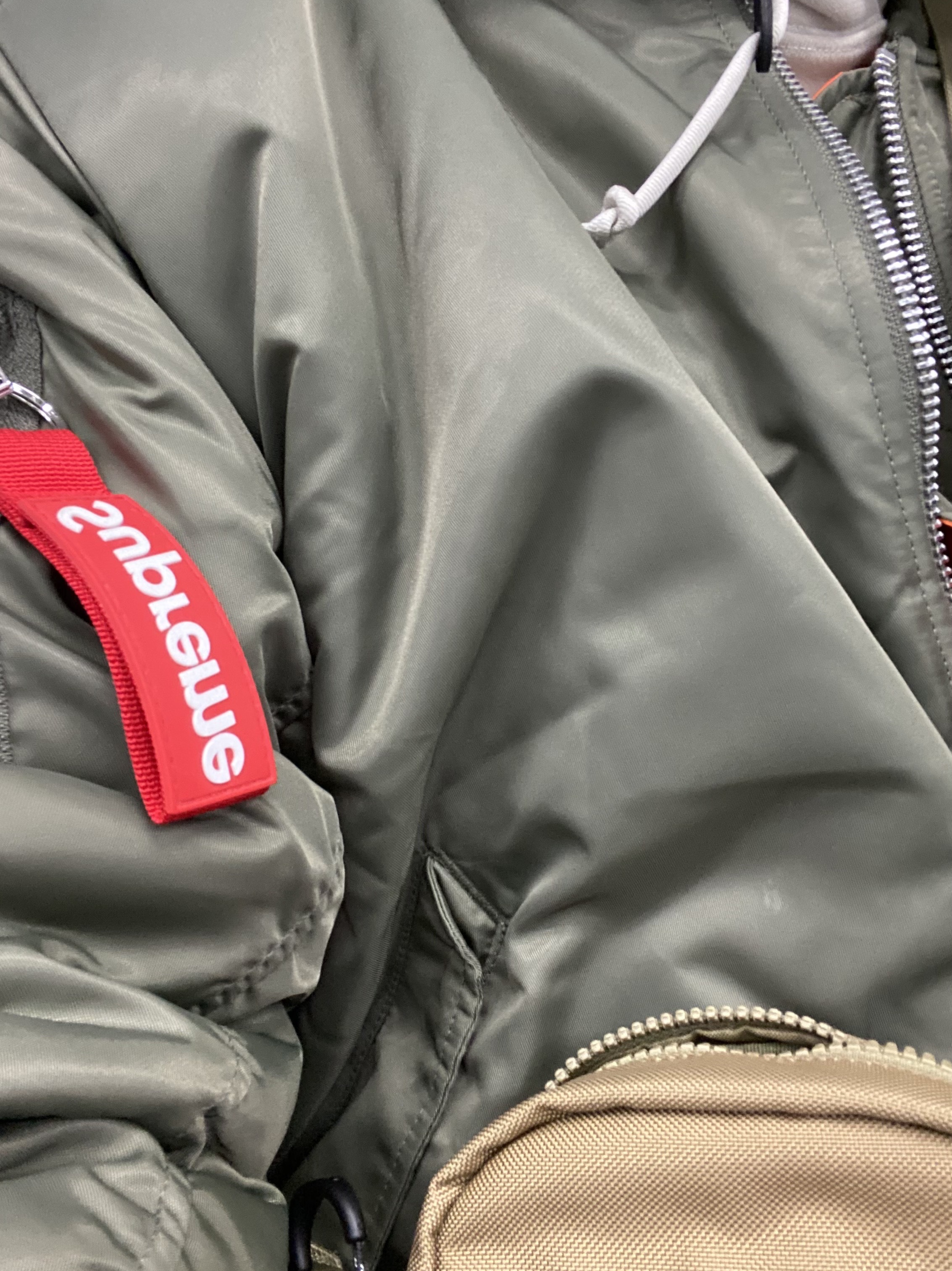 Stussy x CDG MA-1 Jacket Olive, Supreme Webbing Keychain Red - 20FW 착용 스타일