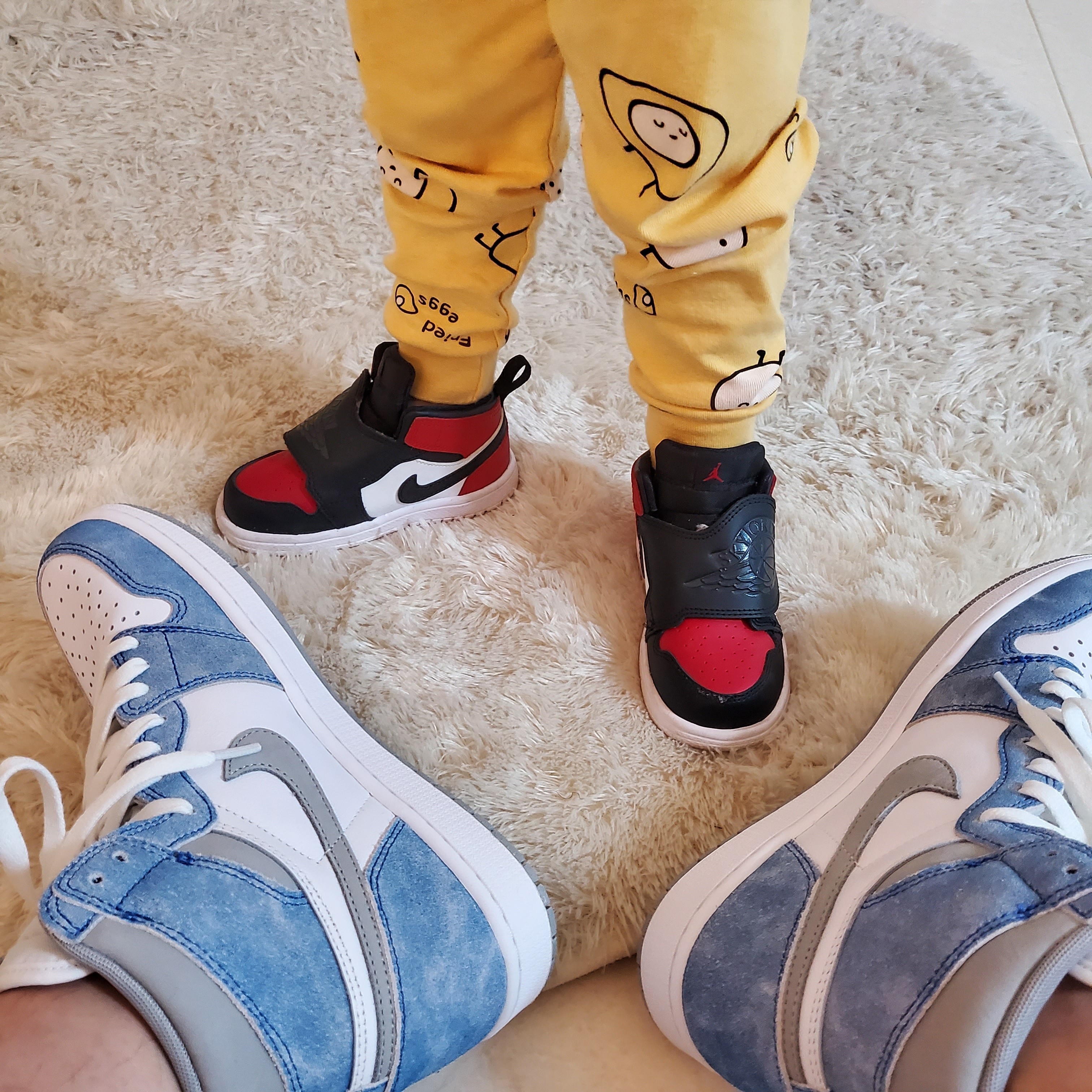 Jordan 1 Retro High OG Hyper Royal 착용 스타일 - 3