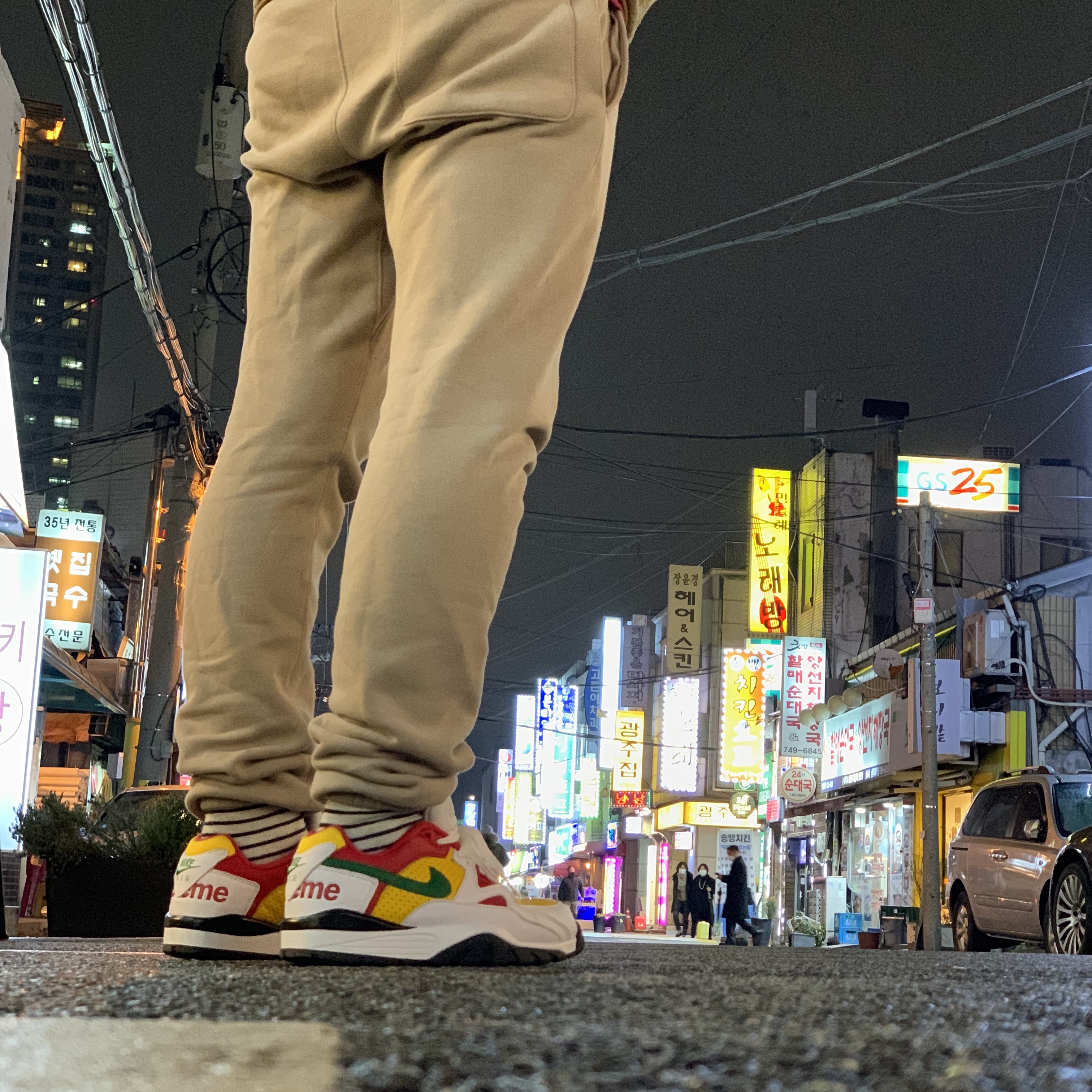 Nike x Supreme Air Cross Trainer 3 Low White 착용 스타일 - 3