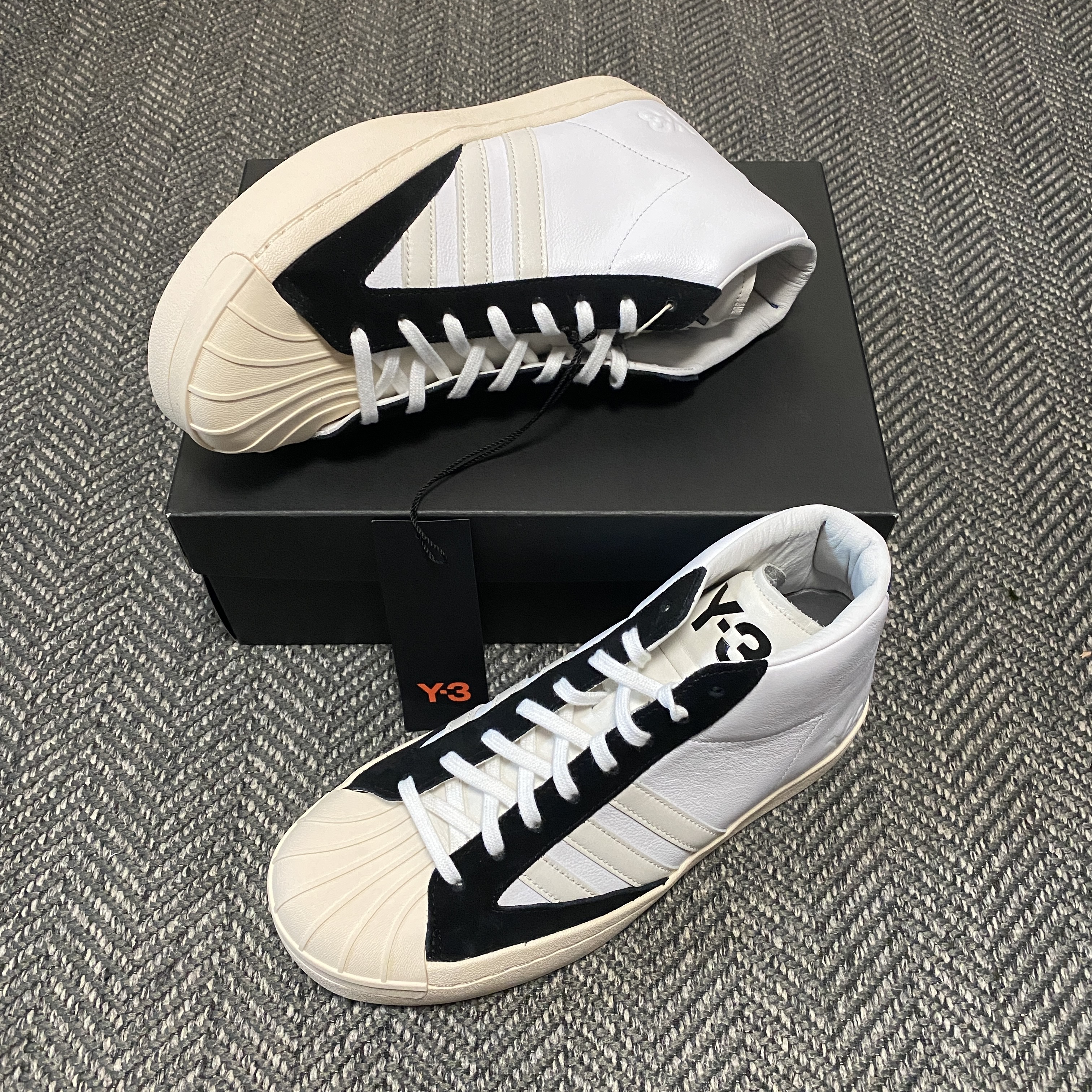 Y-3 Yohji Pro Cloud White Bold Blue 착용 스타일