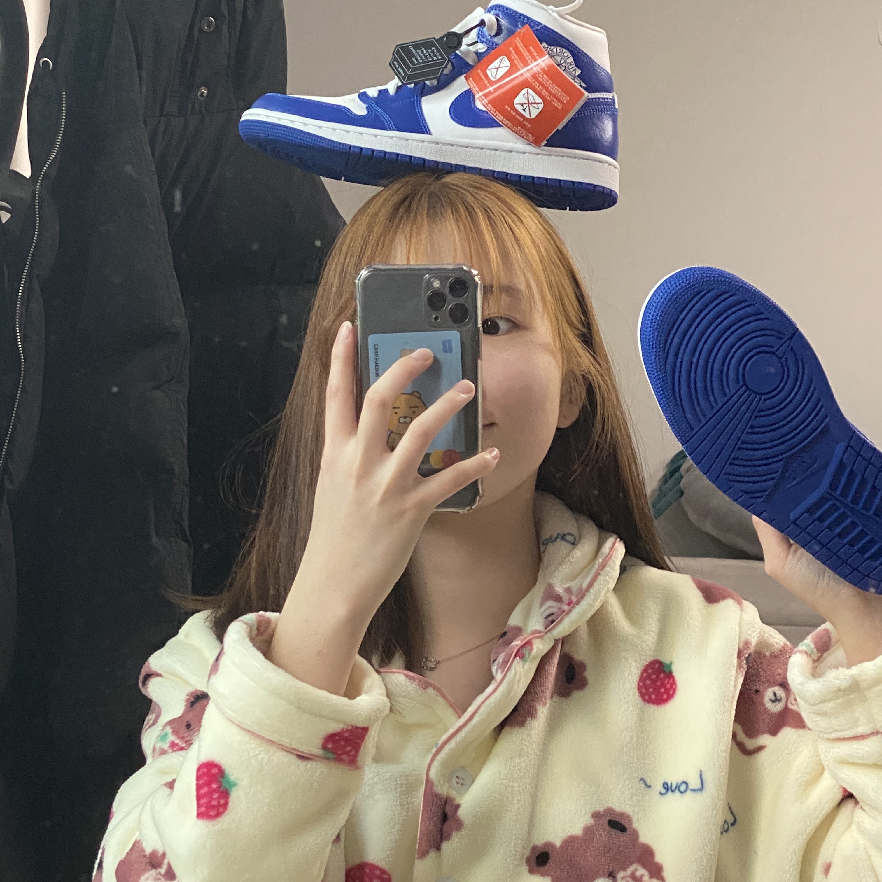 (W) Jordan 1 Mid White Hyper Royal 착용 스타일 - 2