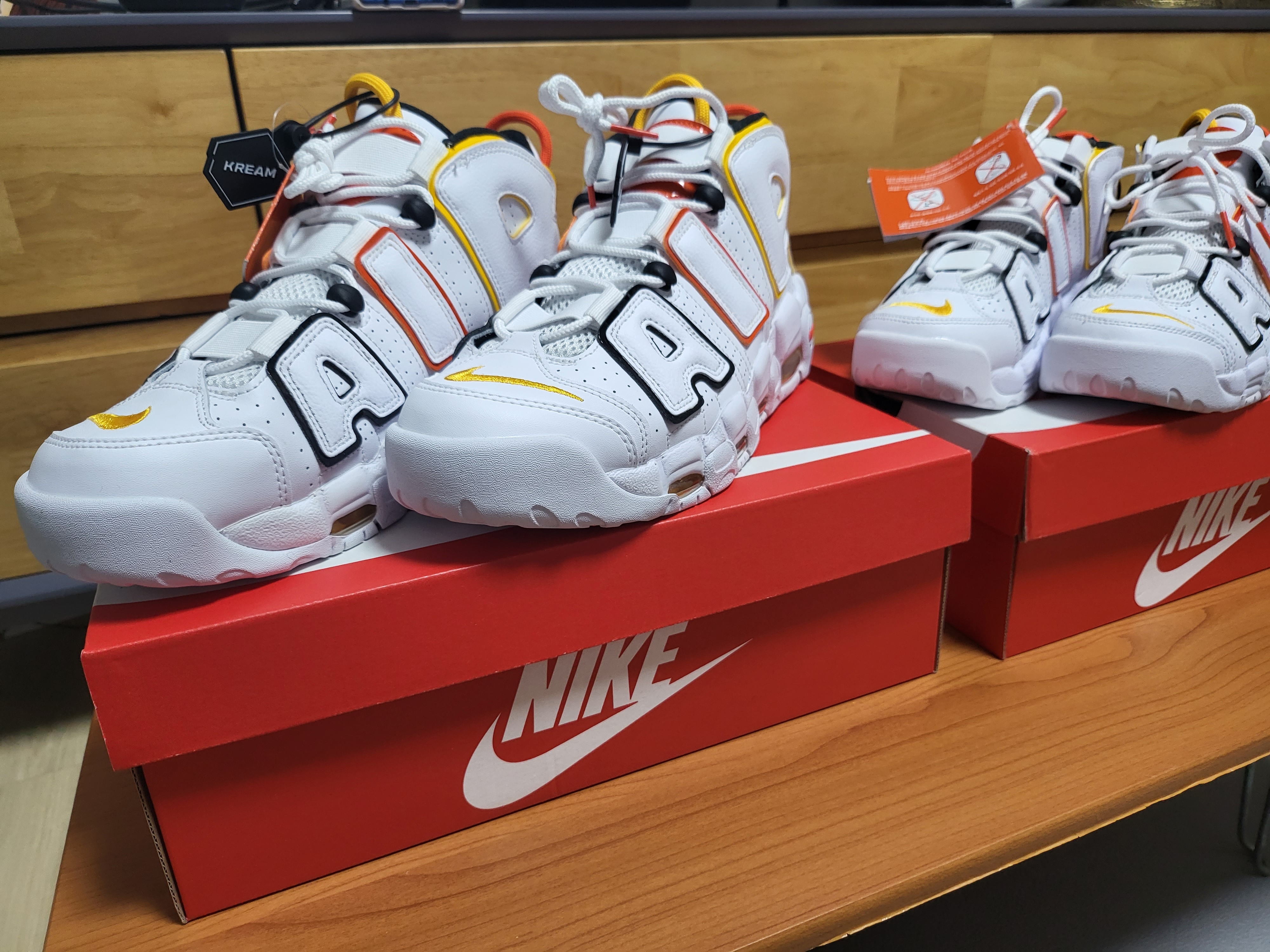Nike Air More Uptempo Rayguns, (GS) Nike Air More Uptempo Rayguns 착용 스타일 - 2
