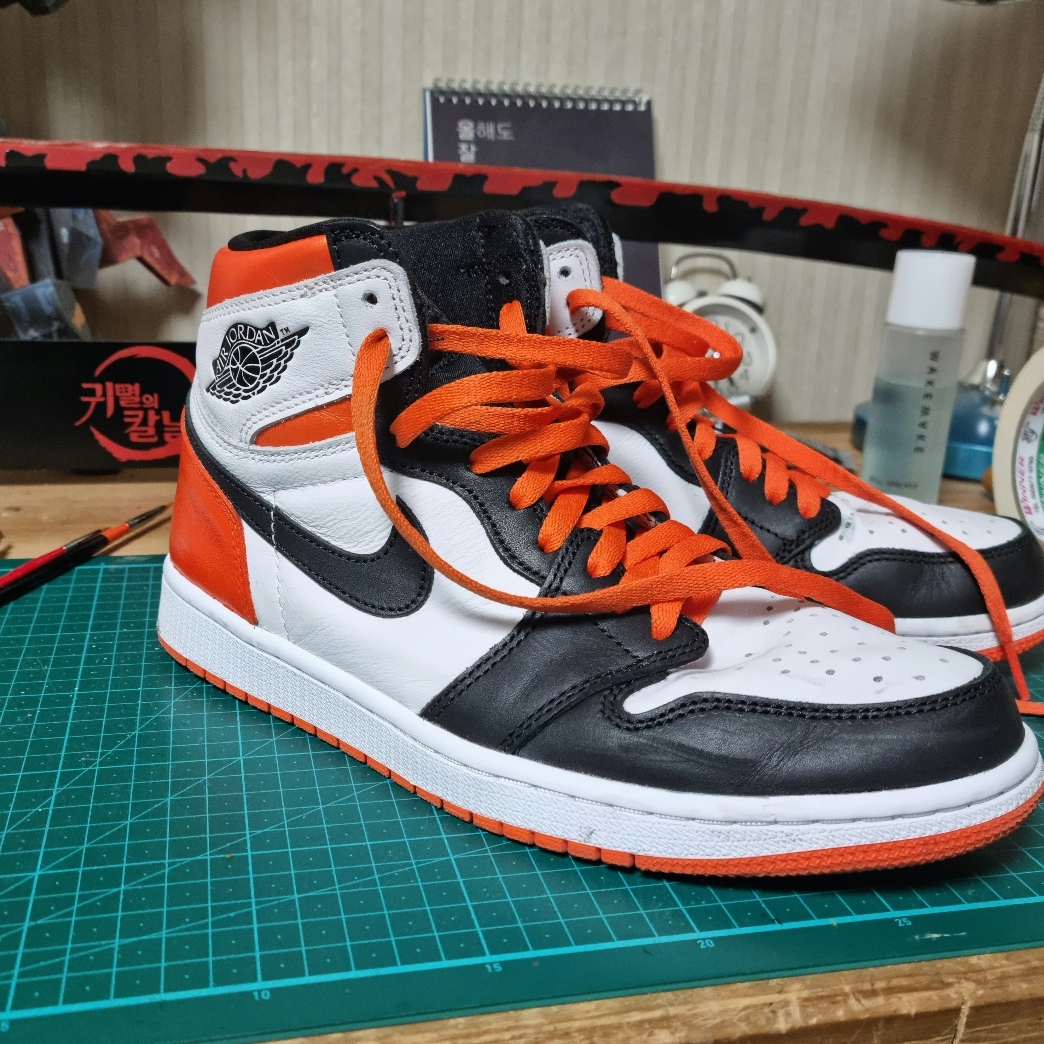 Jordan 1 Retro High OG Electro Orange 착용 스타일 - 1