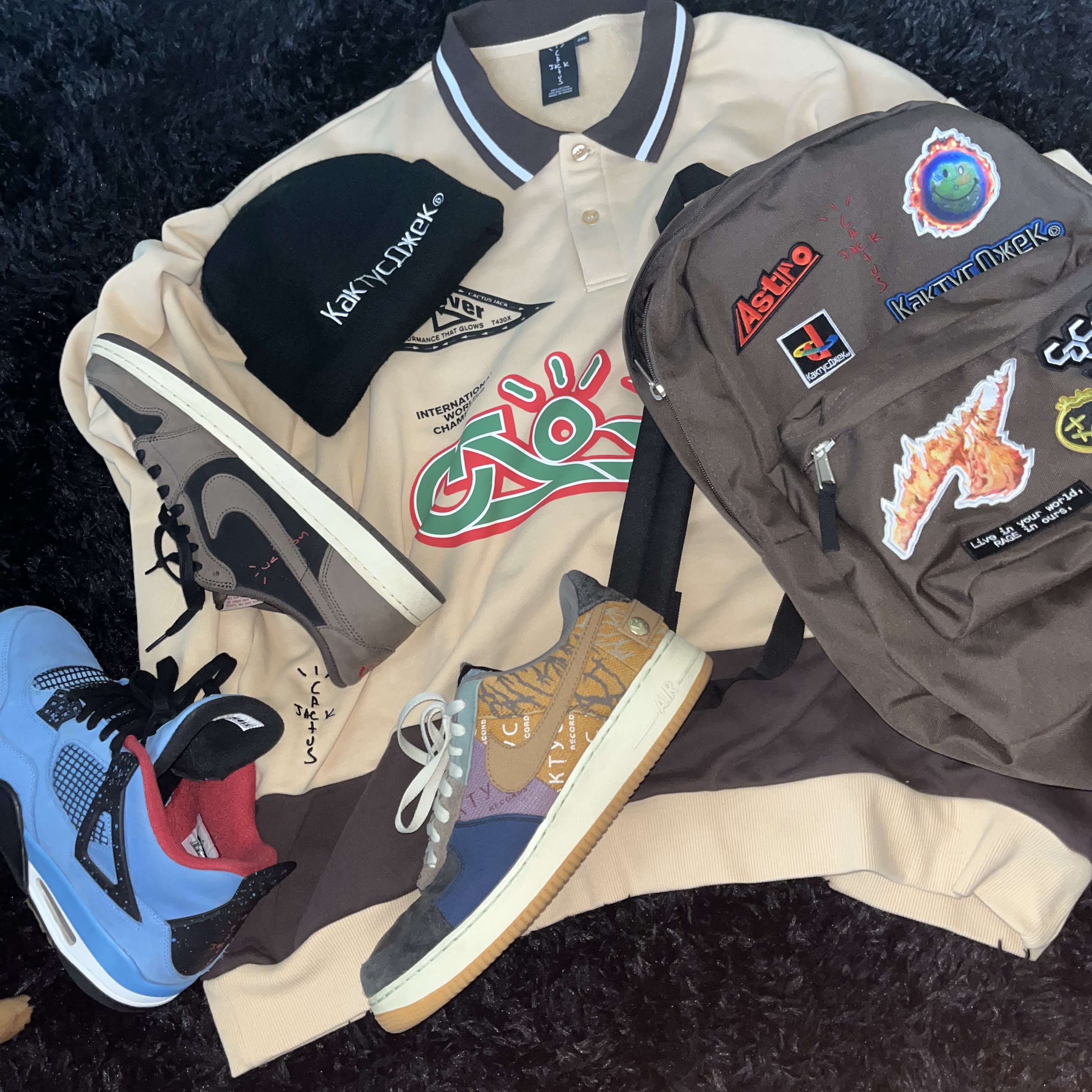 Jordan 1 x Travis Scott Retro Low OG SP Mocha, Nike x Travis Scott Air Force 1 Low Cactus Jack 착용 스타일