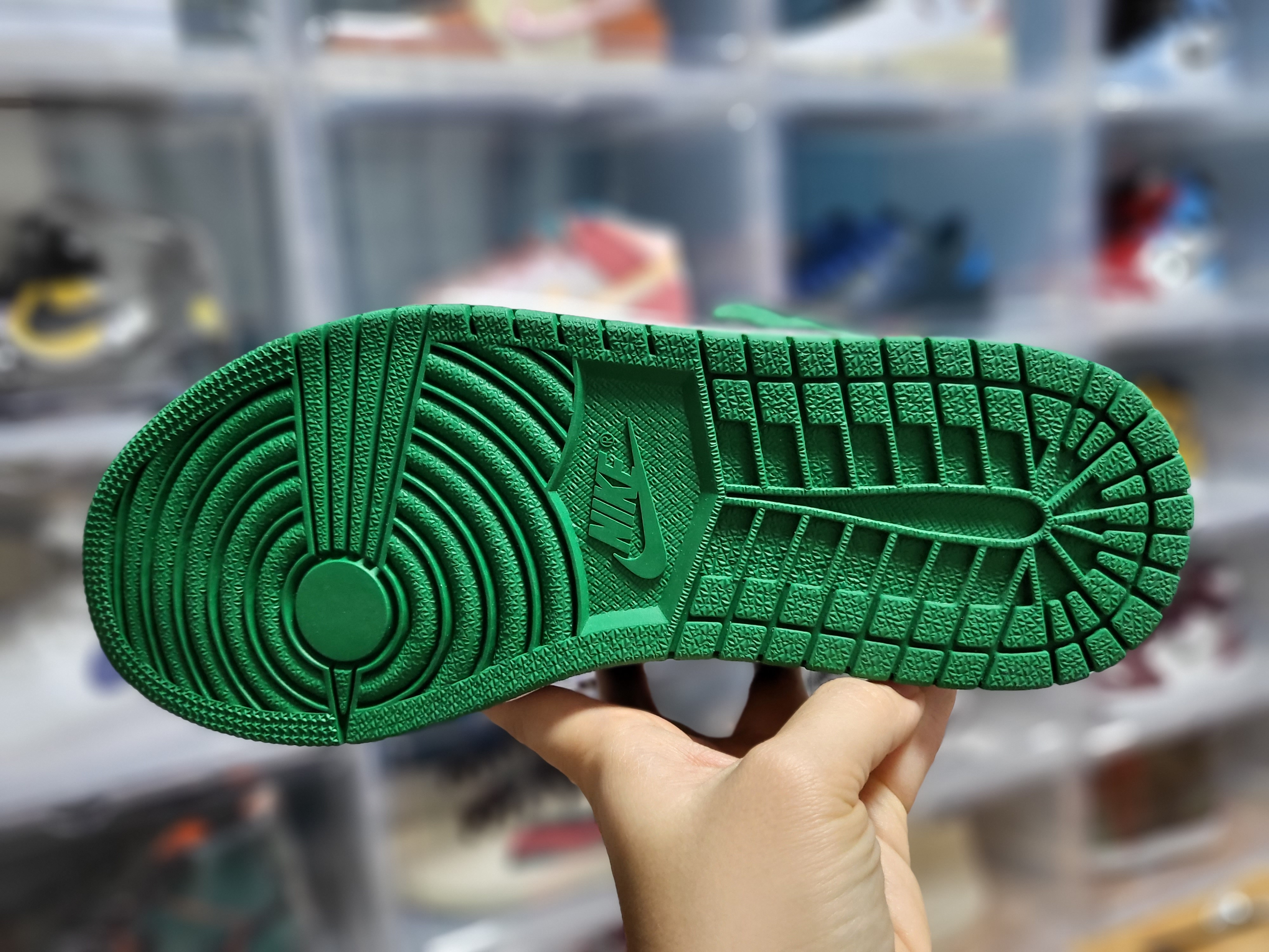 Jordan 1 Retro High OG Pine Green Black 착용 스타일 - 4