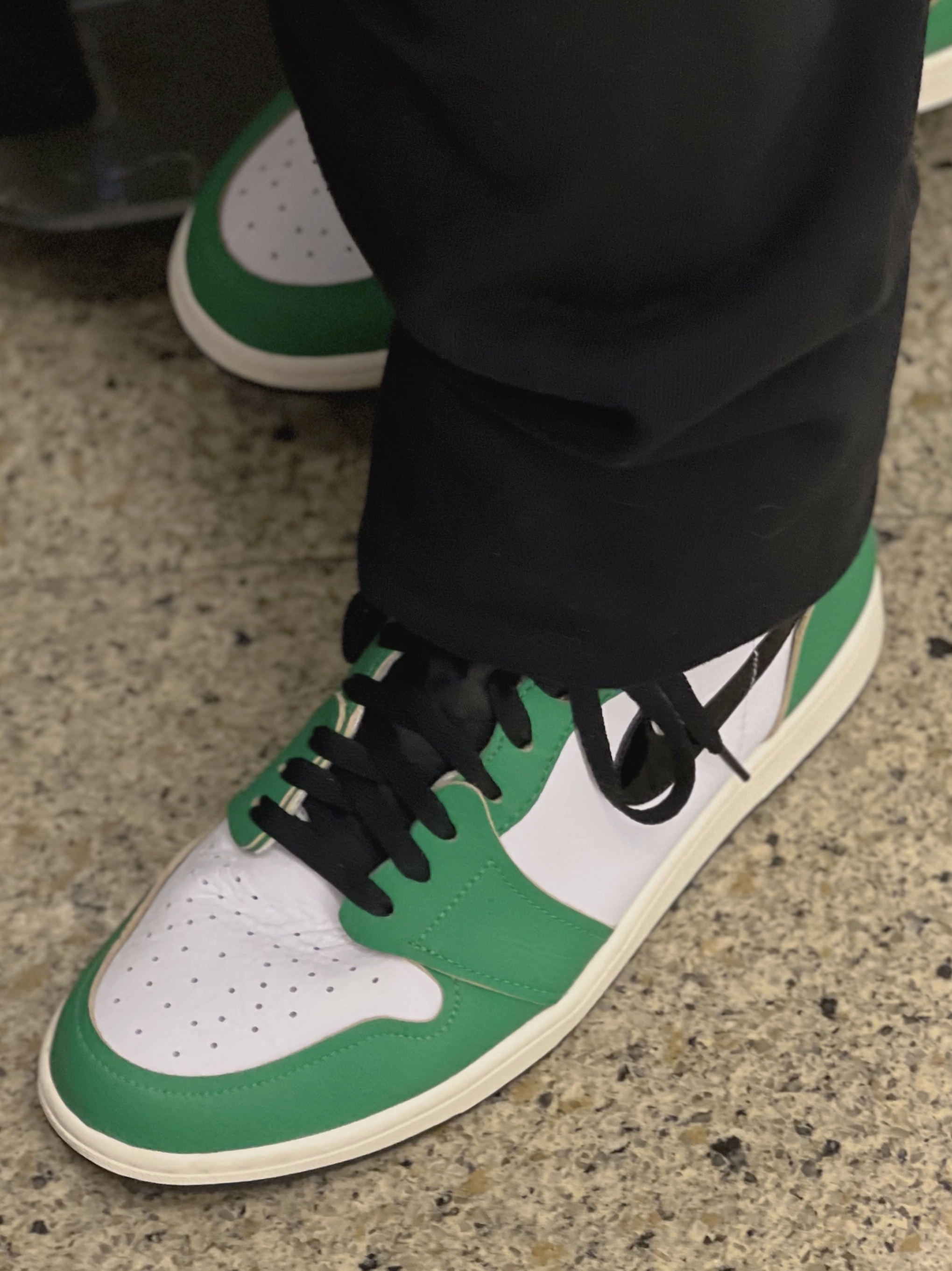 (W) Jordan 1 Retro High OG Lucky Green 착용 스타일 - 2