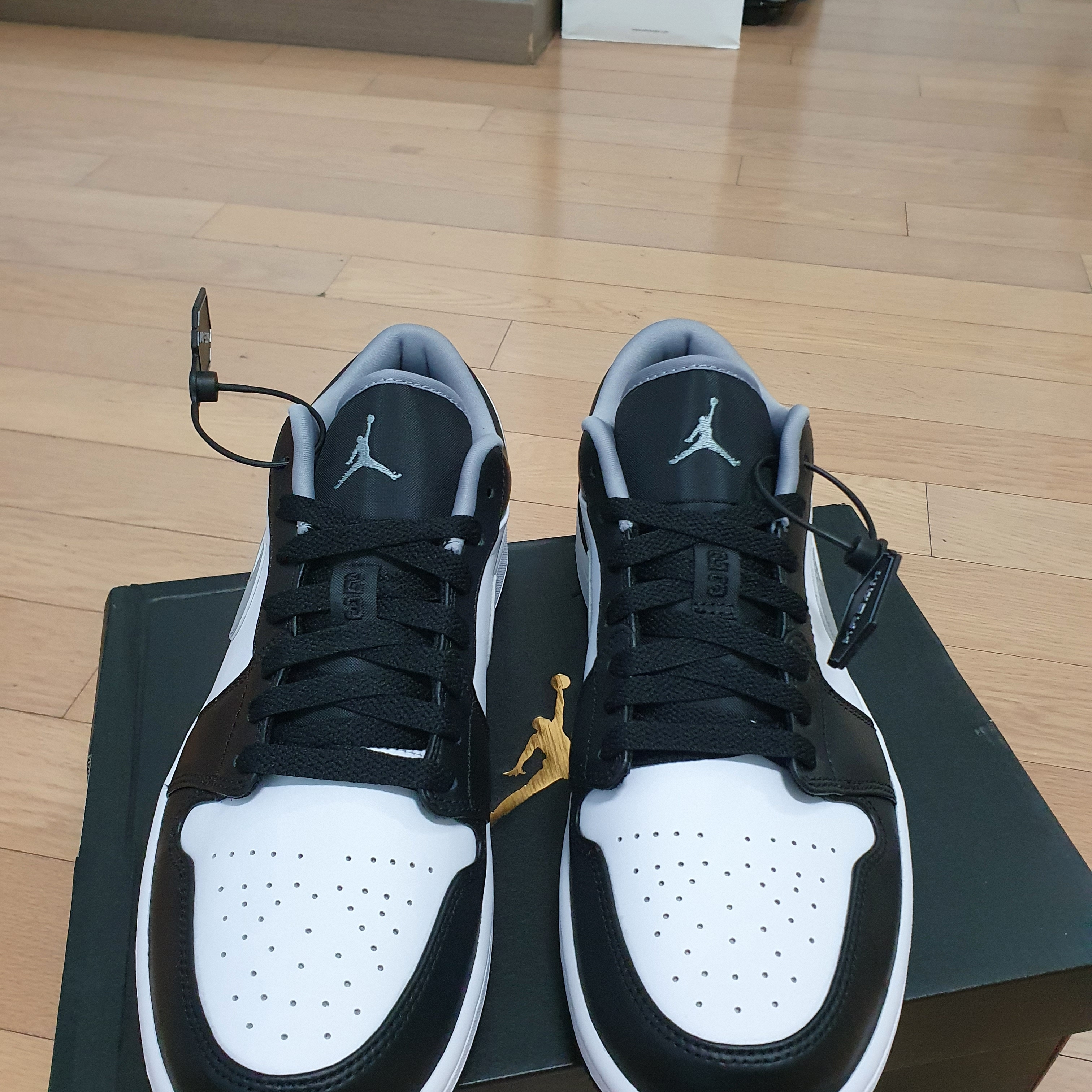 Jordan 1 Low Black Particle Grey 착용 스타일