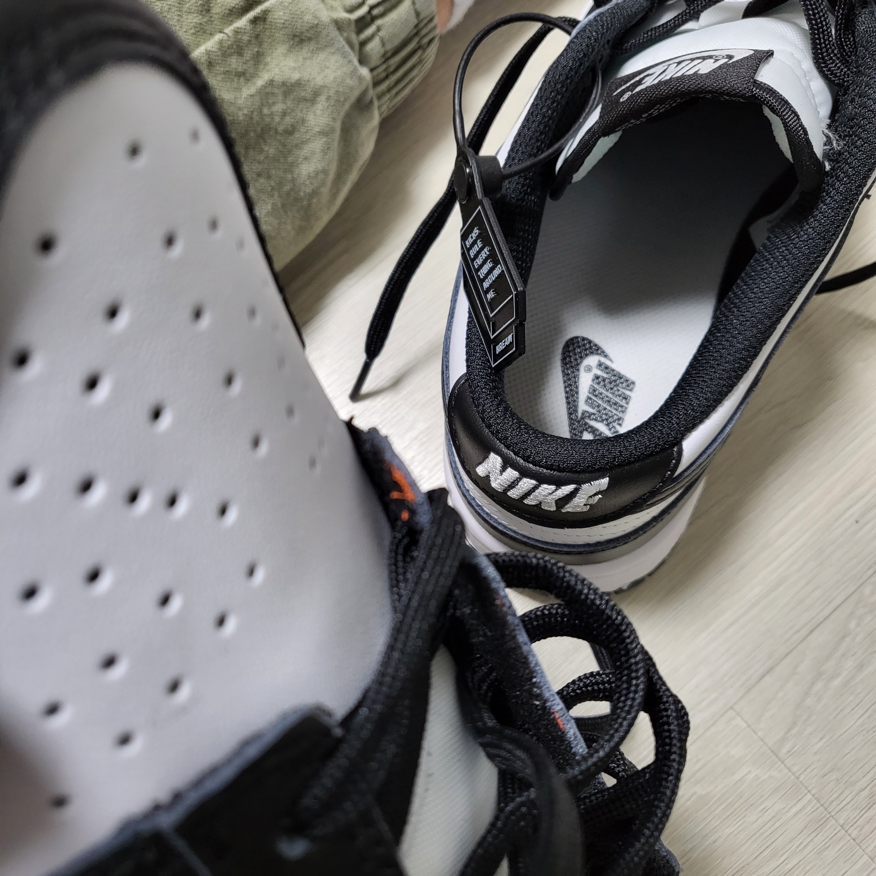 (W) Nike Dunk Low Black 착용 스타일 - 3